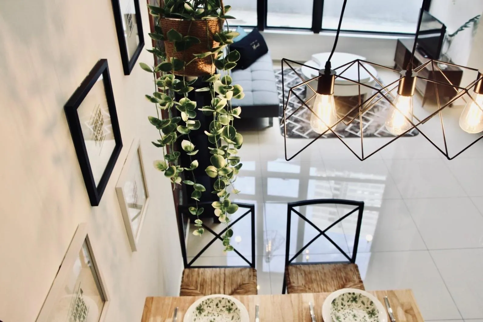 Living room in Ekocheras Suite by MOKA at CHERAS