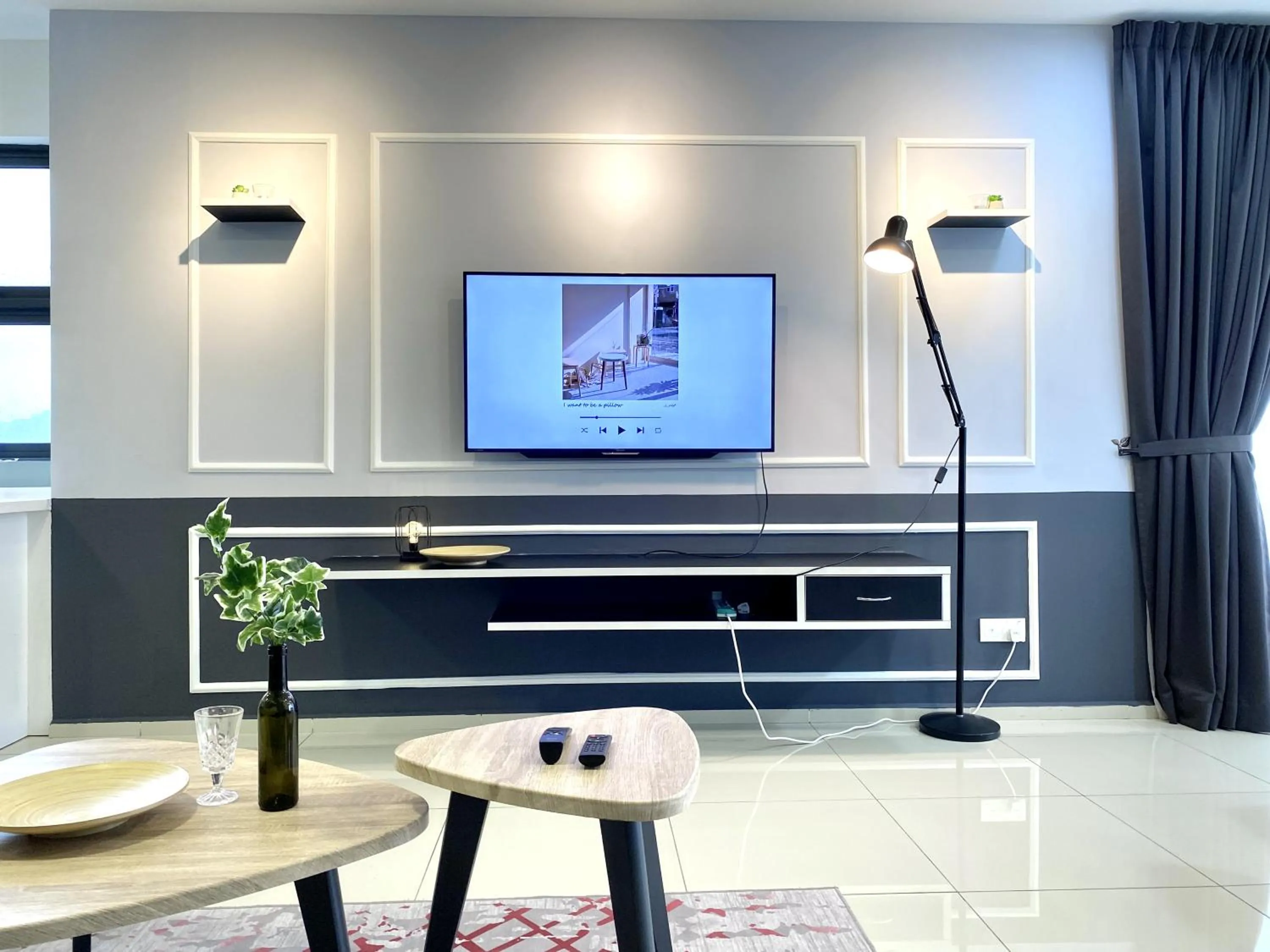 Living room in Ekocheras Suite by MOKA at CHERAS