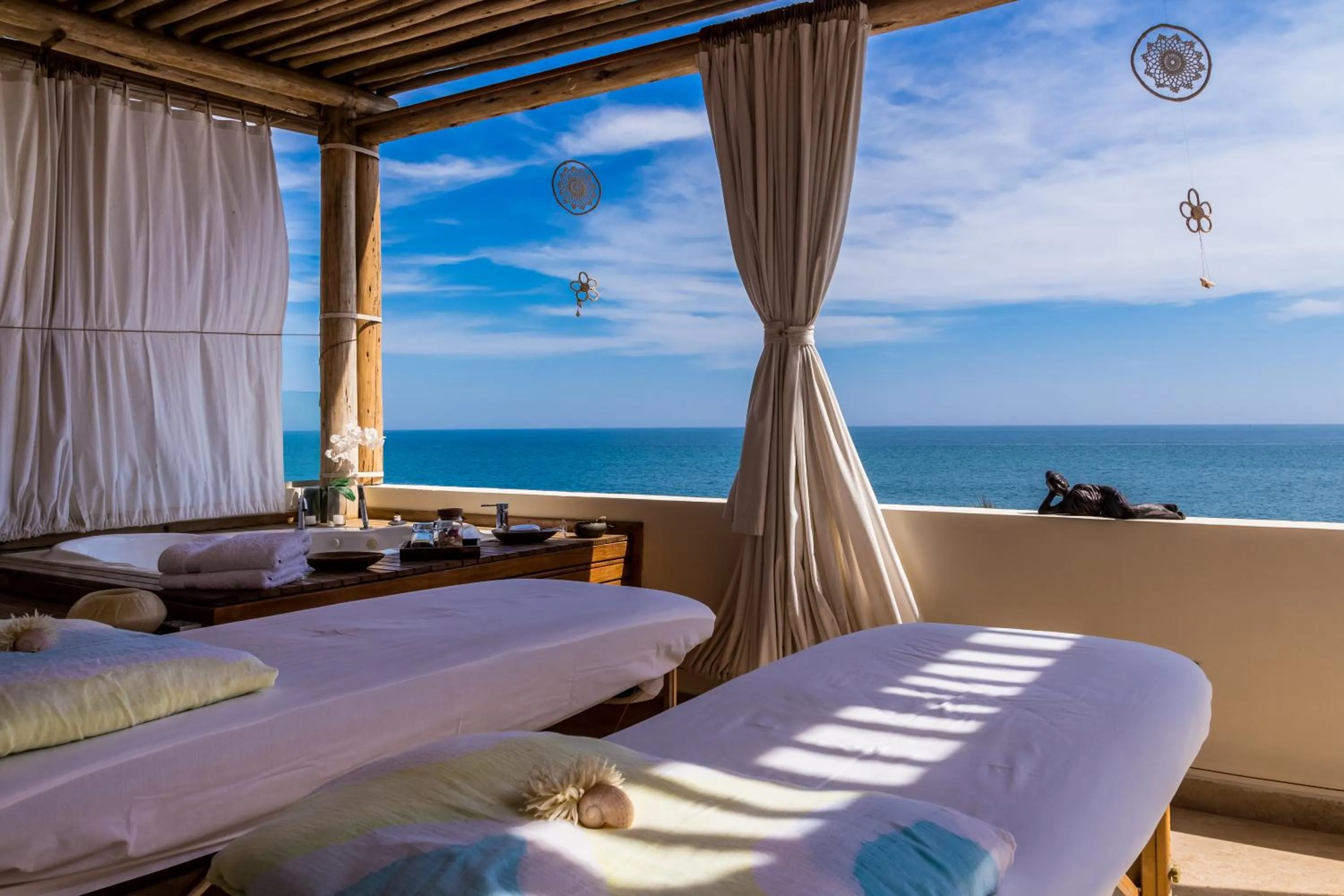 Massage, Bed in DCO Suites Lounge & Spa