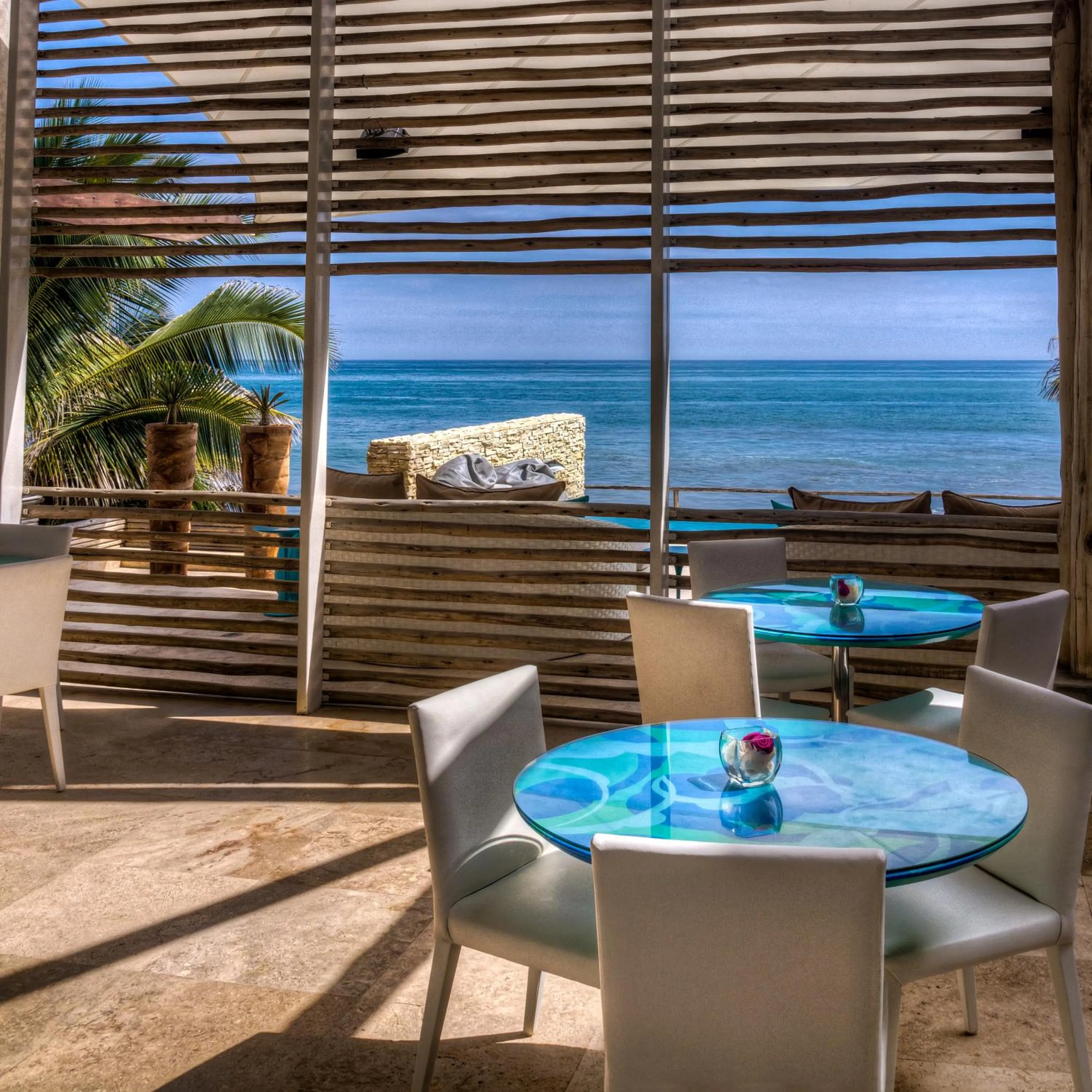 Restaurant/places to eat in DCO Suites Lounge & Spa