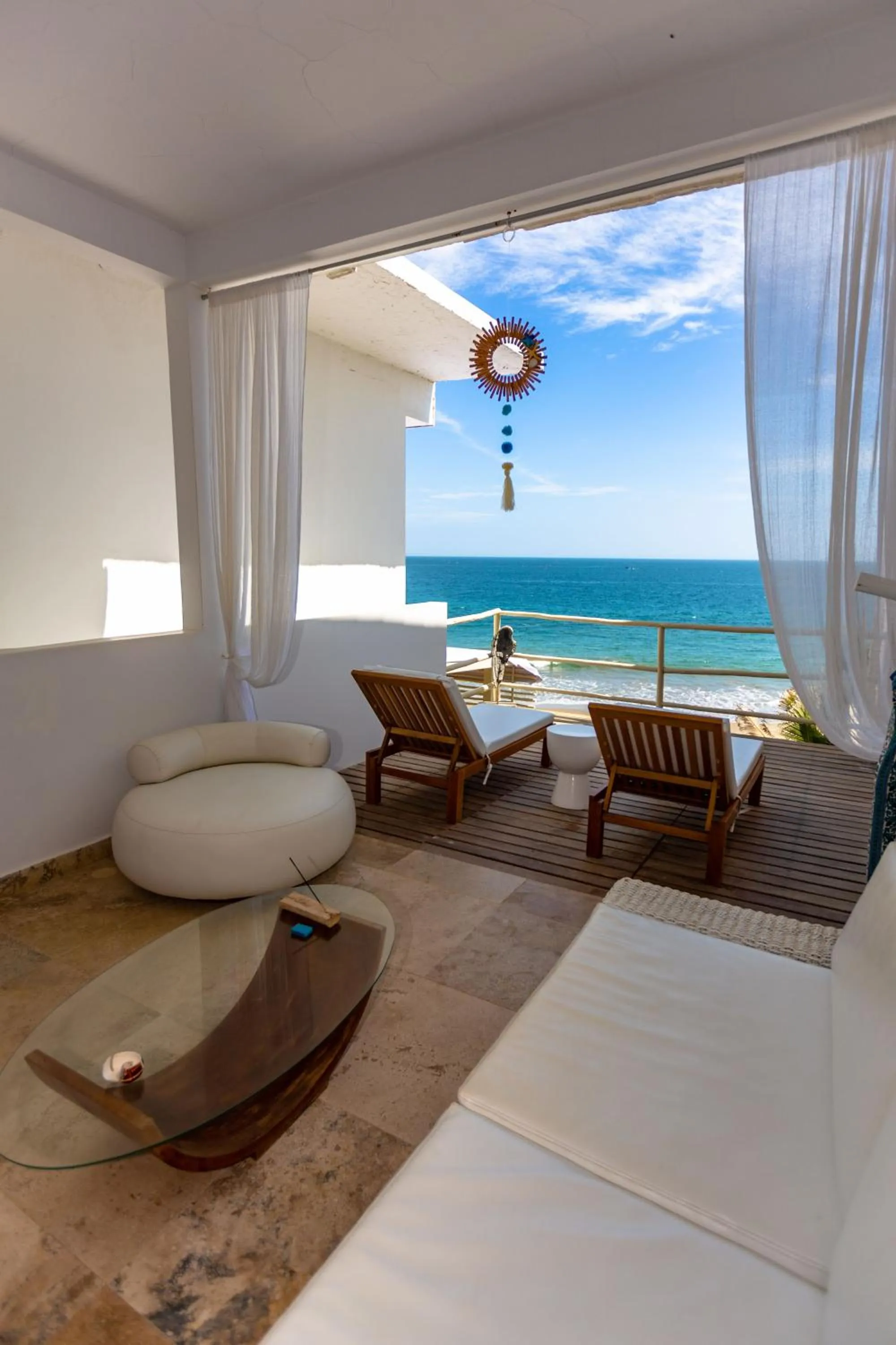 Living room, Bed in DCO Suites Lounge & Spa