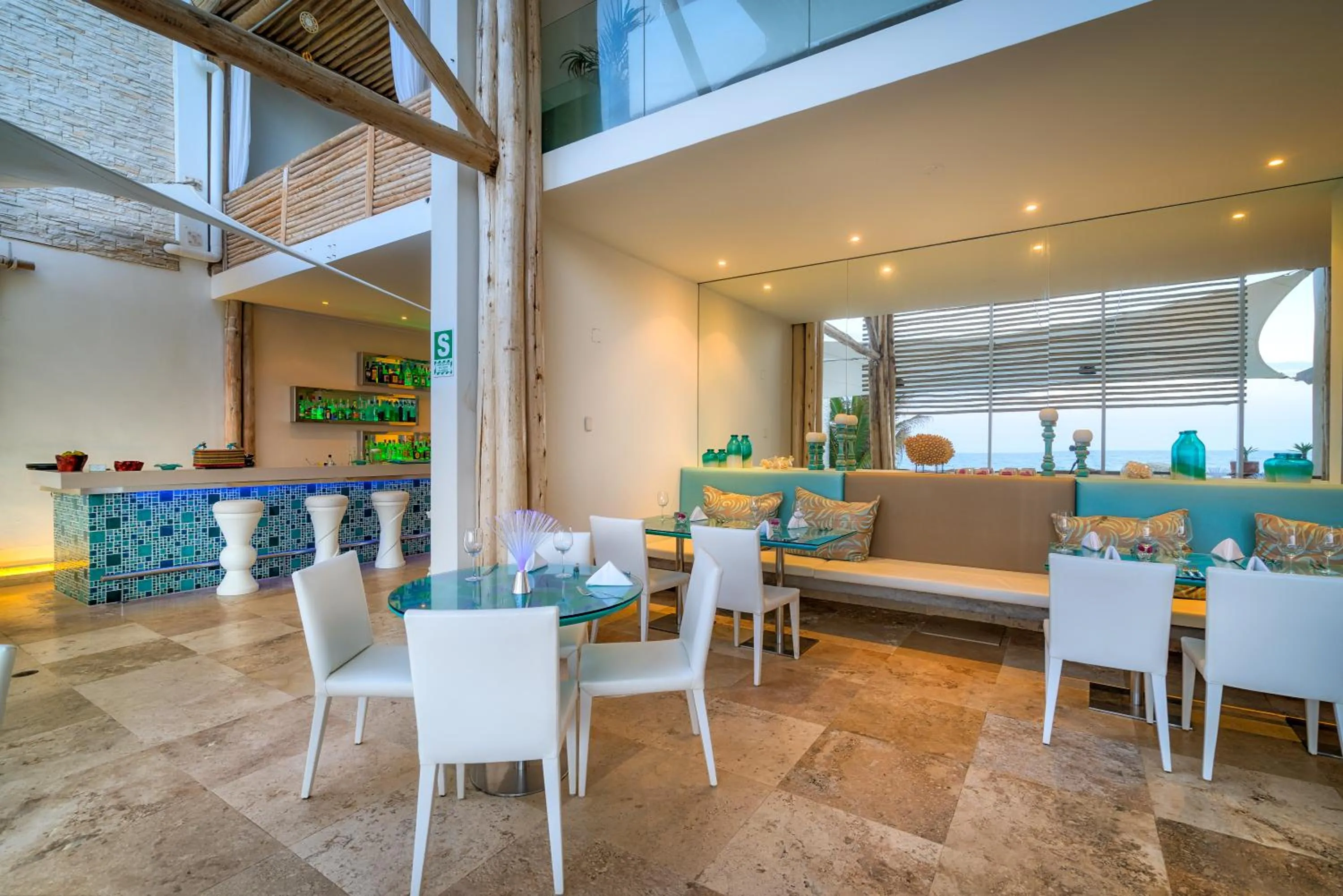 Restaurant/places to eat in DCO Suites Lounge & Spa