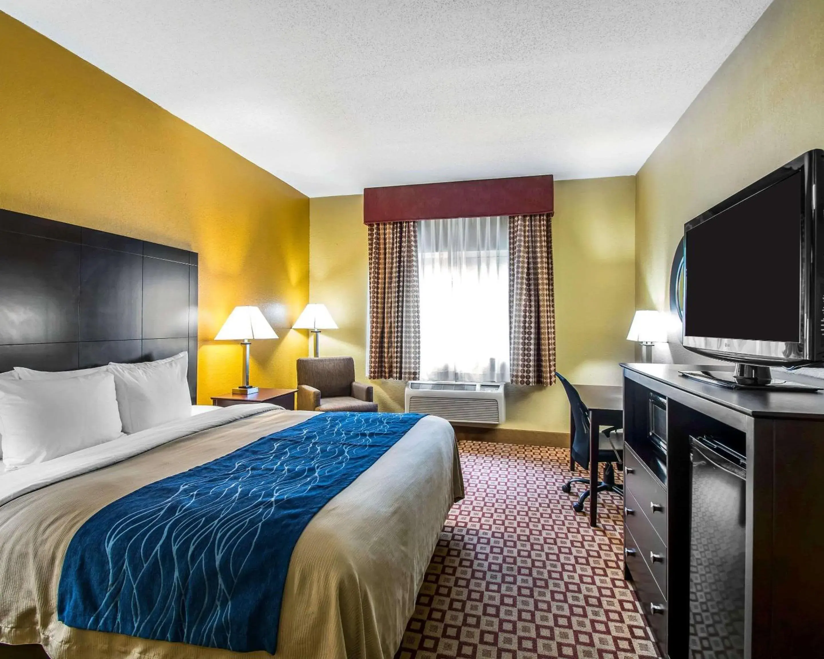 King Room with Roll-In Shower - Accessible/Non-Smoking in Quality Inn Plant City - Lakeland King Room with Roll-In Shower - Accessible/Non-Smoking in Quality Inn Plant City - Lakeland
