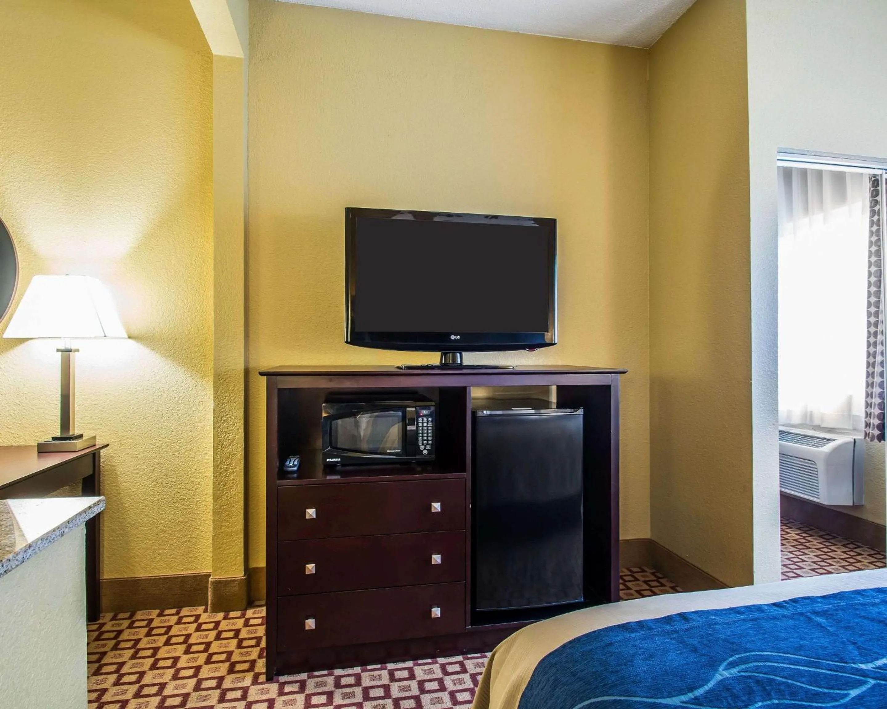 Photo of the whole room, Bed in Quality Inn Plant City - Lakeland