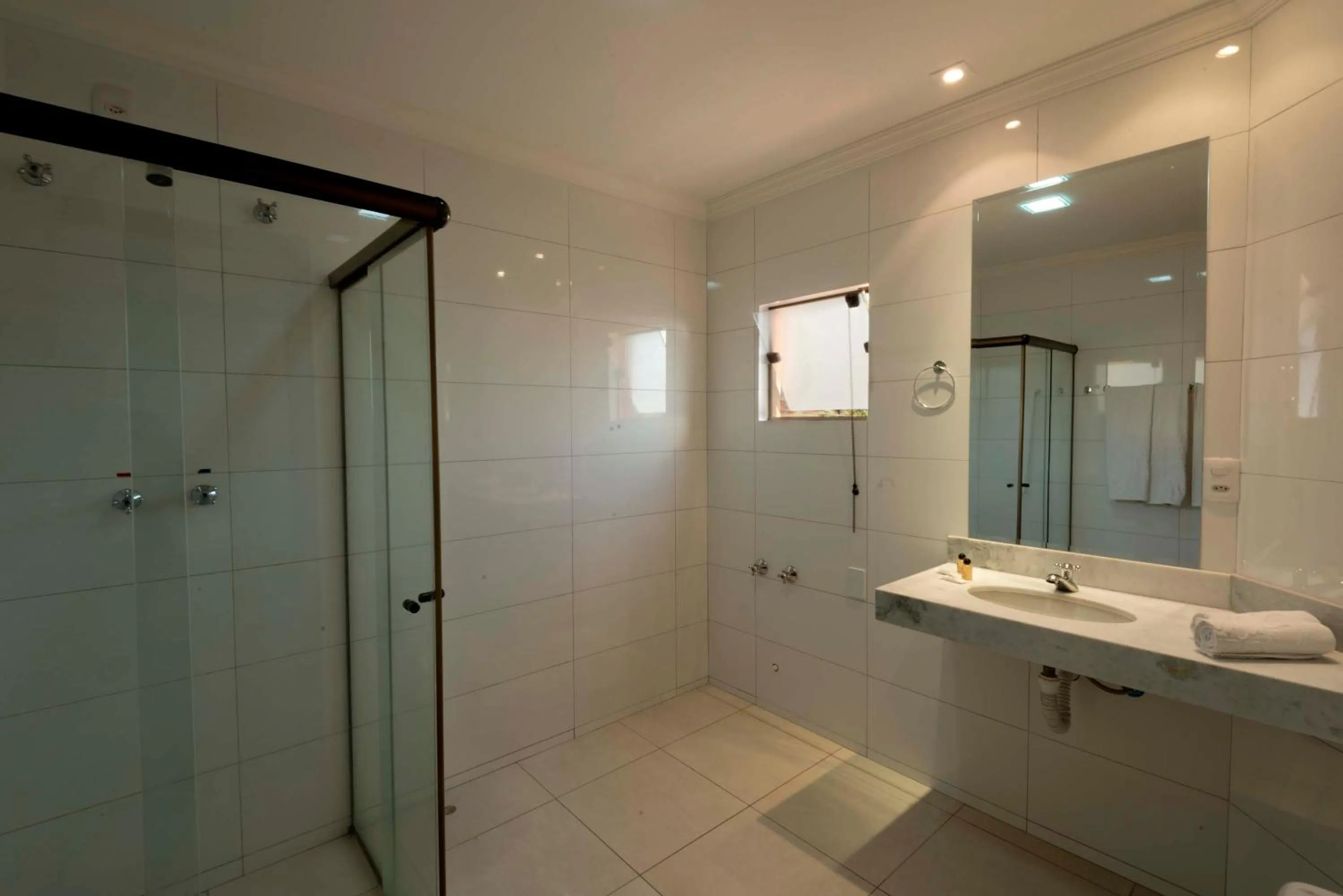 Bathroom in Grand Enio Hotel e Cantina