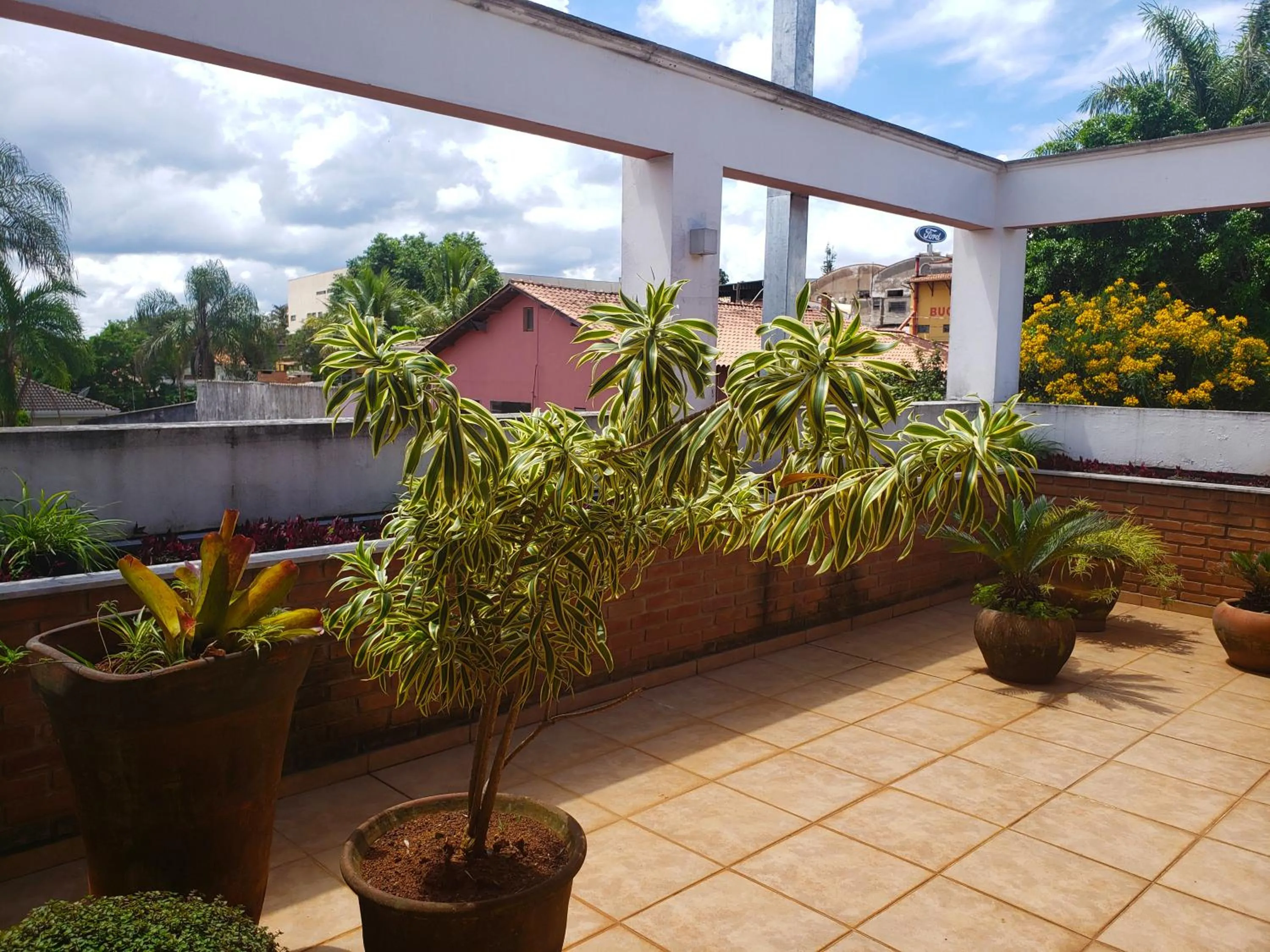 Patio in Grand Enio Hotel e Cantina