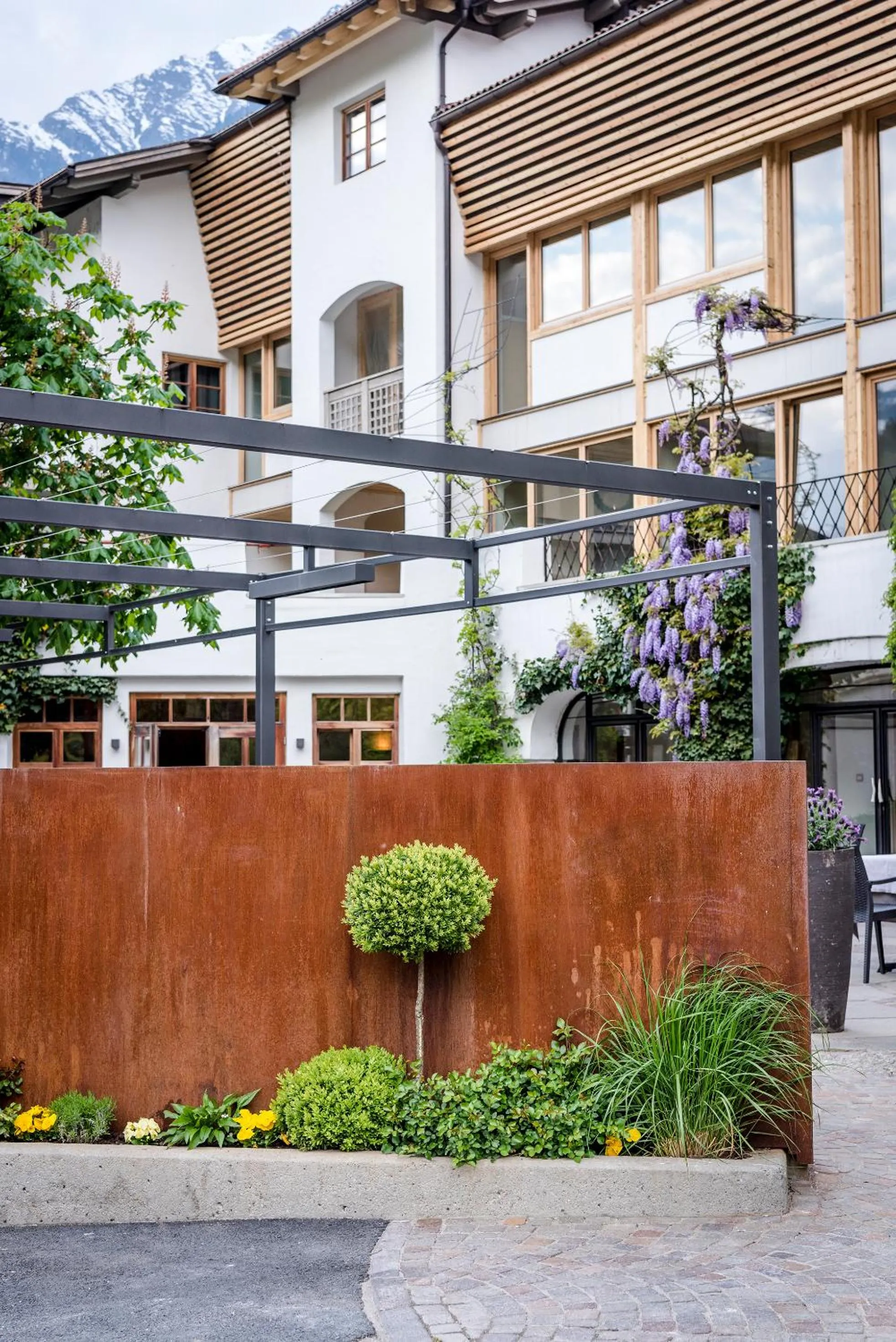 Facade/entrance in Botango