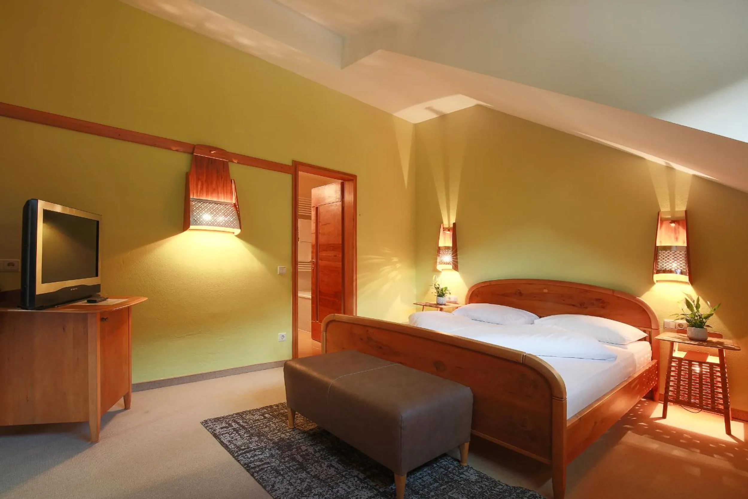 Bedroom, Bed in Botango