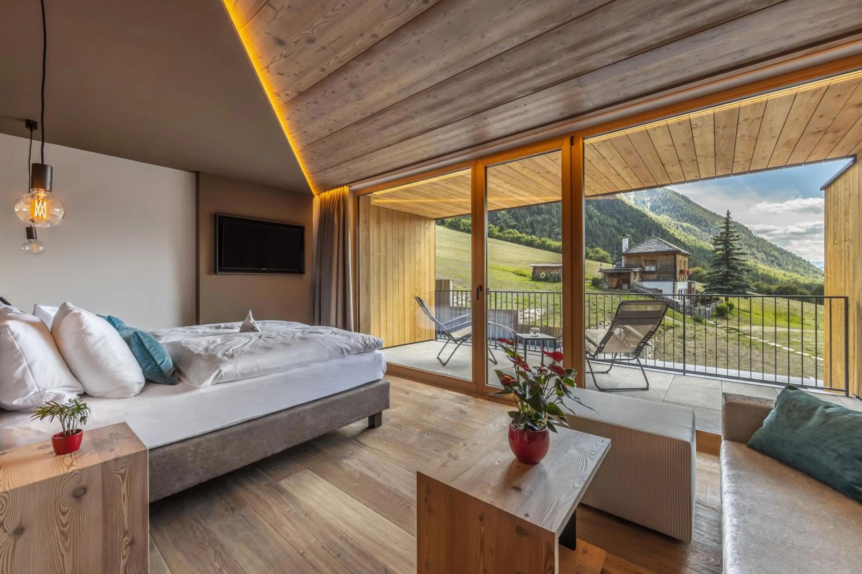 Photo of the whole room, Bed in Almhotel Glieshof