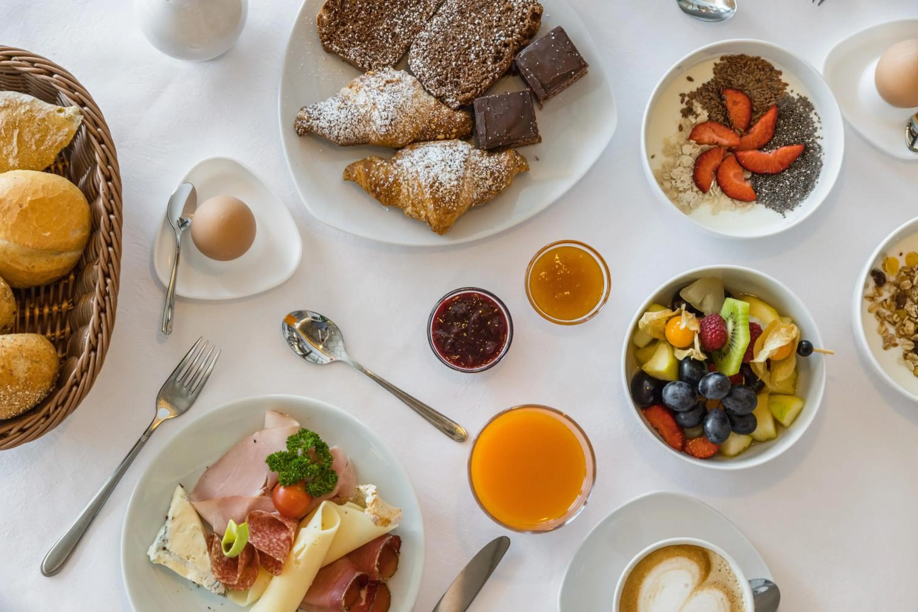 Continental breakfast in Almhotel Glieshof