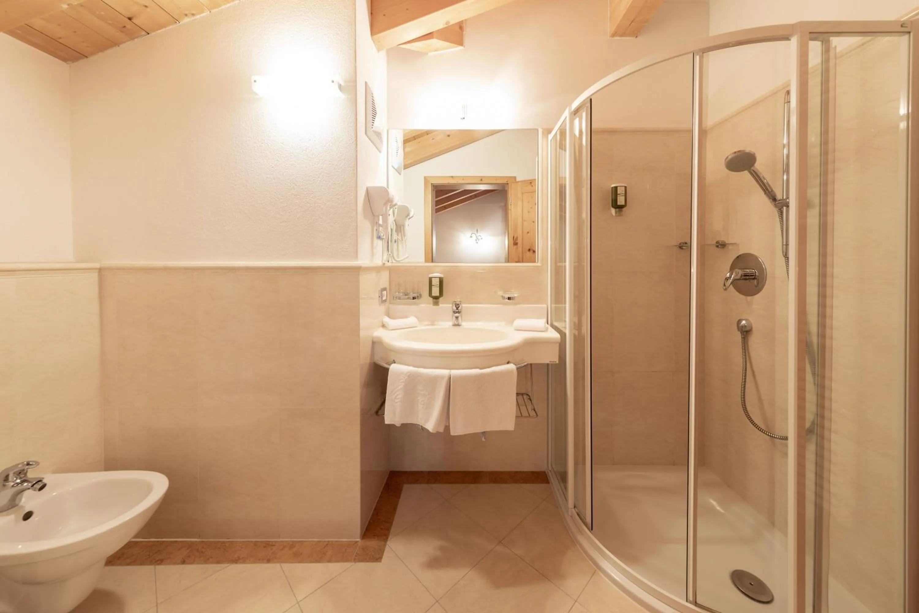 Bathroom in Almhotel Glieshof