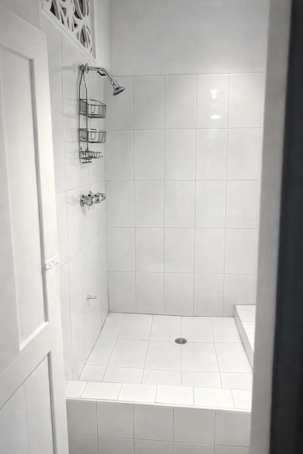 Shower in hotel florita