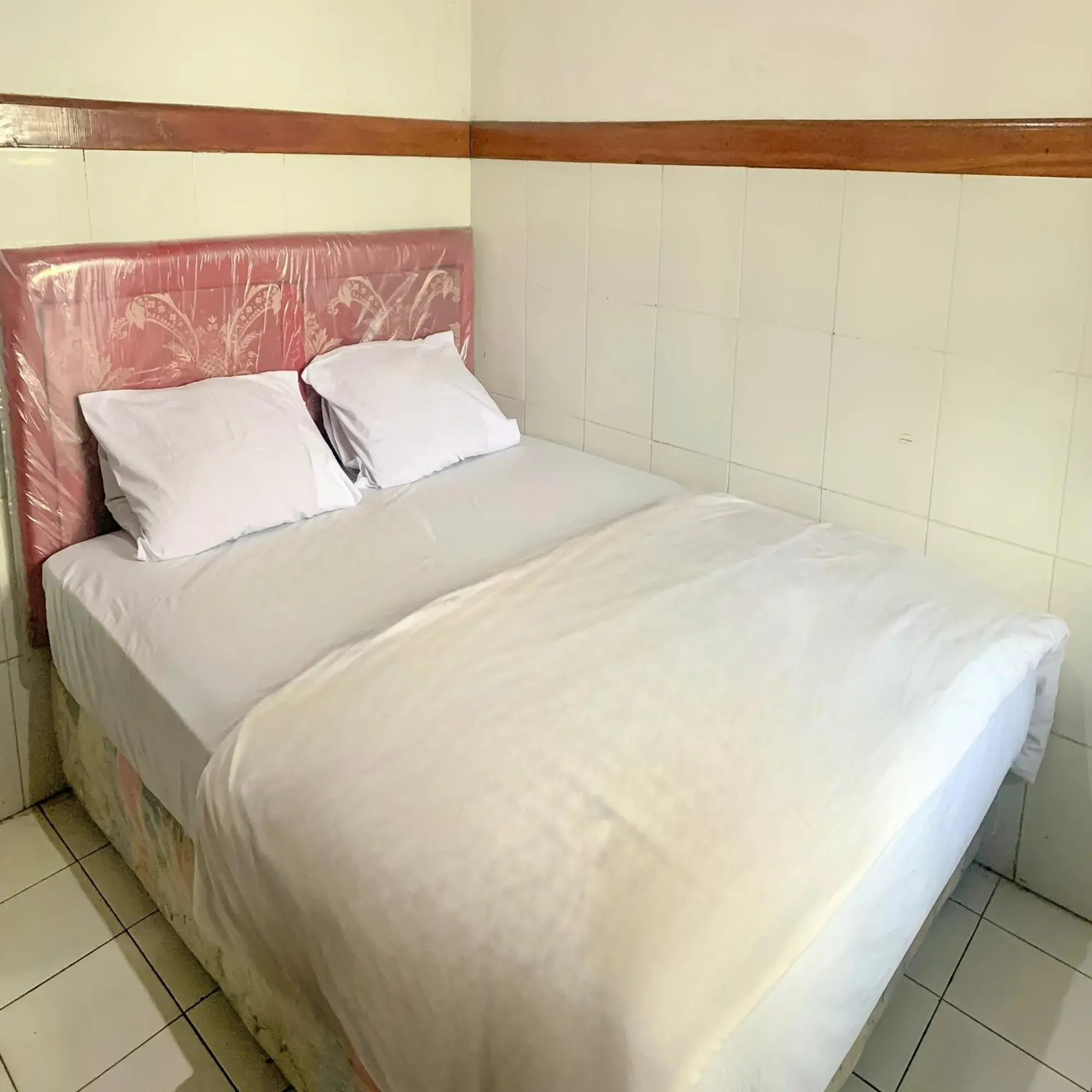 Standard Double Room in Pondok Gembyang Ciwidey RedPartner Standard Double Room in Pondok Gembyang Ciwidey RedPartner