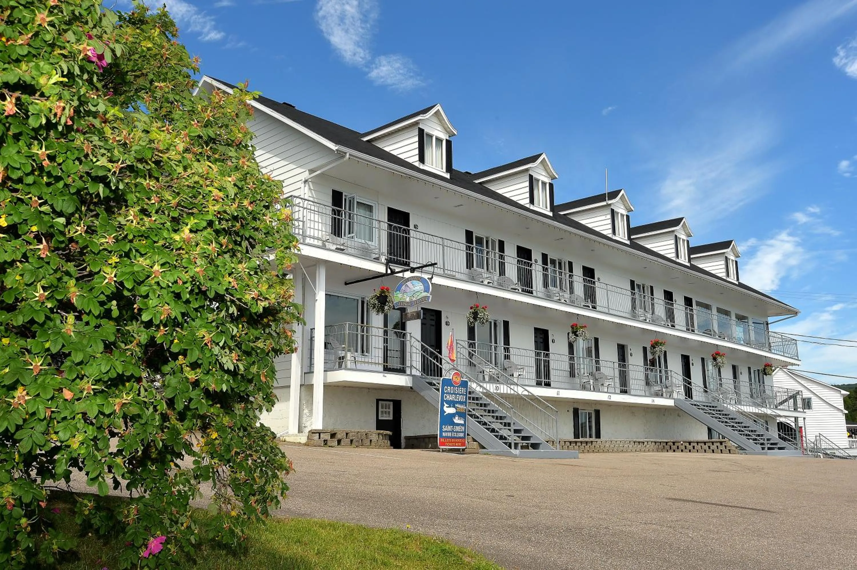 Property building in Auberge Sur Mer Charlevoix