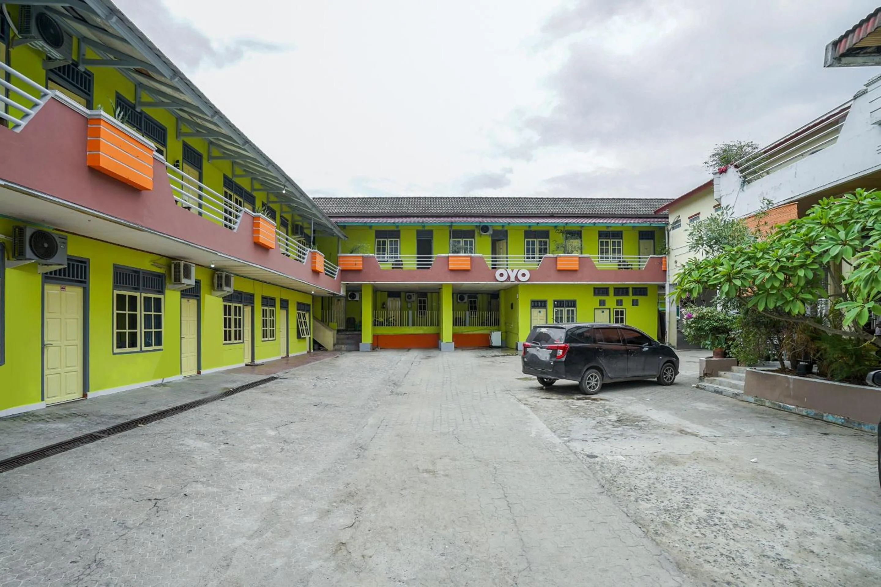 Facade/entrance in OYO 2177 Trikora Indah Residence