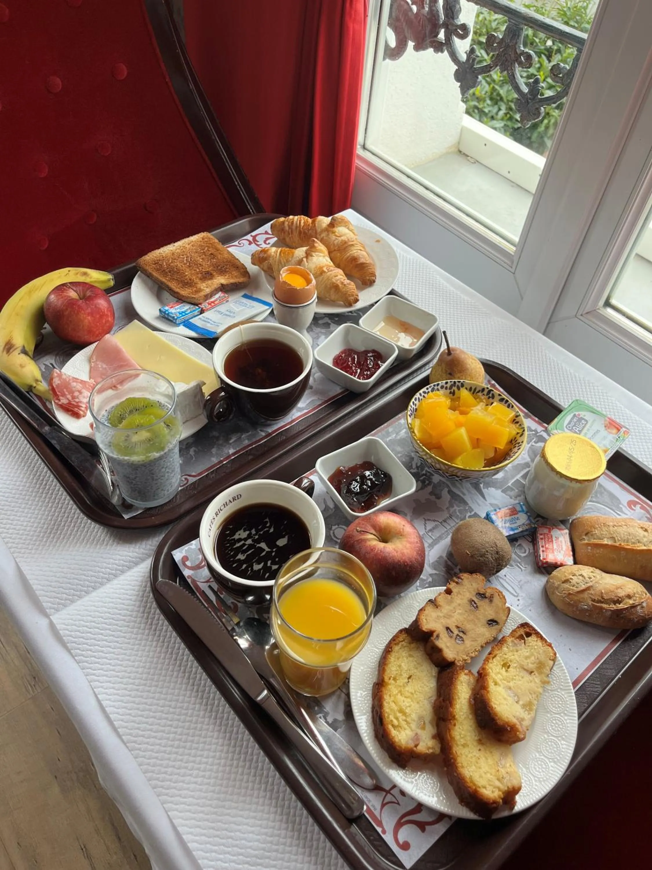Breakfast in Hotel de Charme La Bonne Adresse - Logis hotels