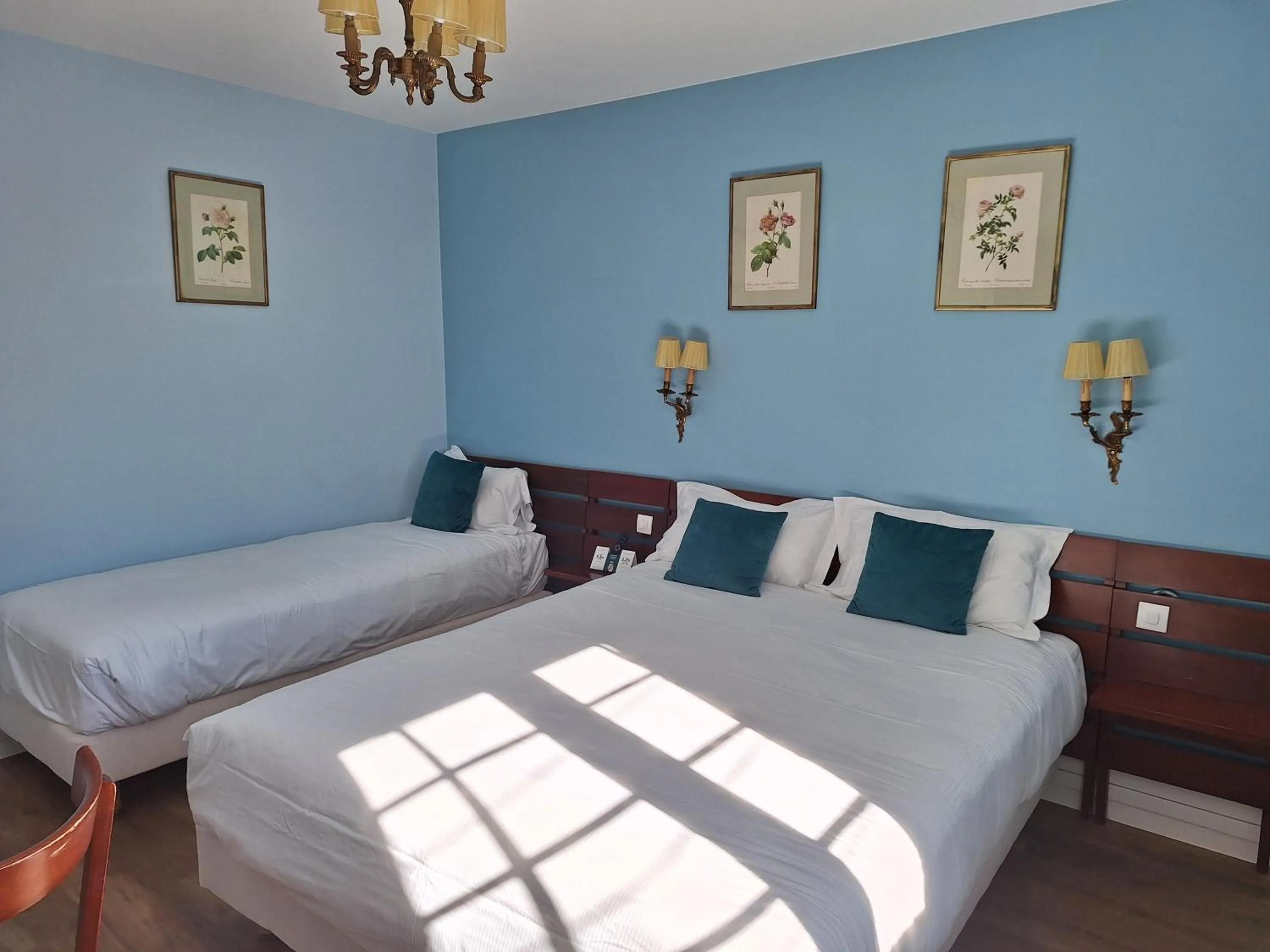 Photo of the whole room, Bed in Hotel de Charme La Bonne Adresse - Logis hotels