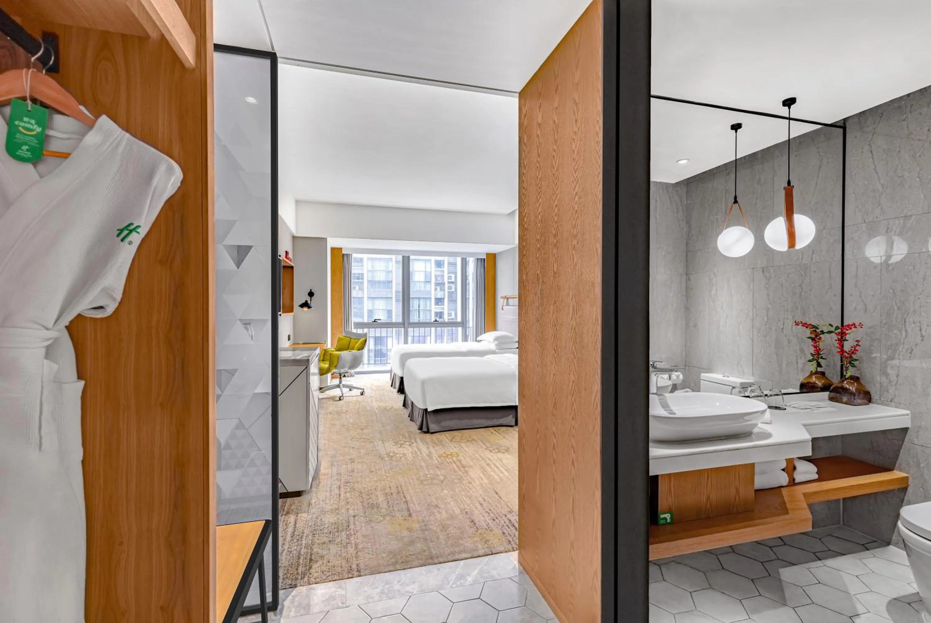 Bed in Holiday Inn Guangzhou South Lake-an lHG Hotel