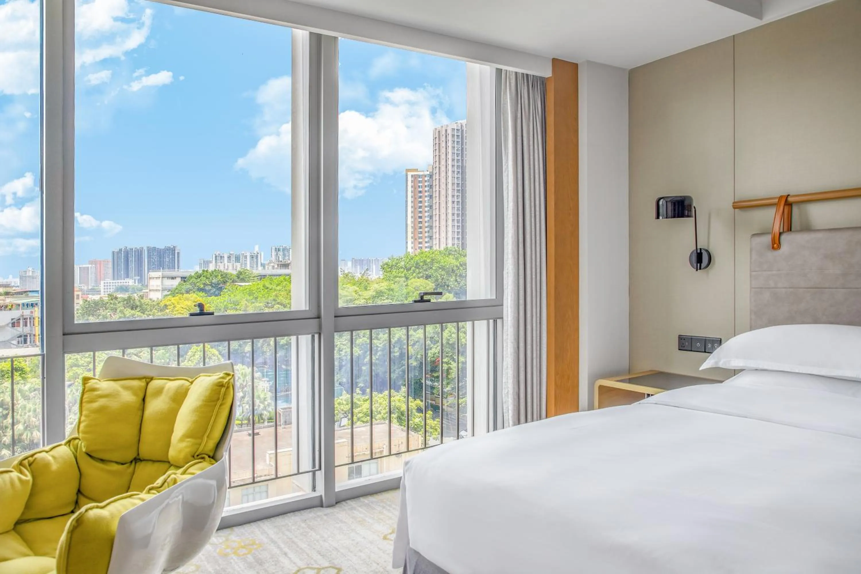 Bedroom, Bed in Holiday Inn Guangzhou South Lake-an lHG Hotel