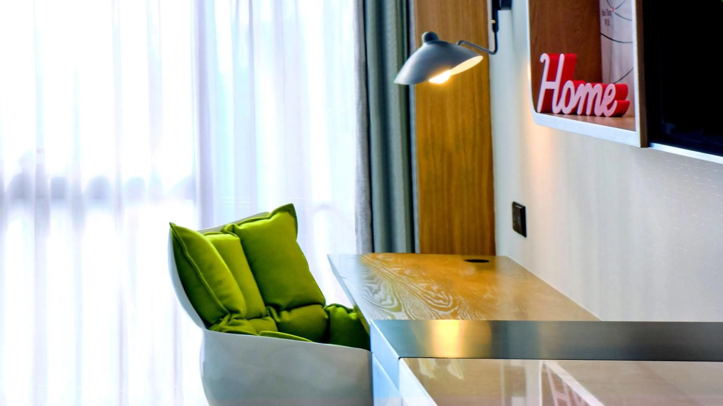 Photo of the whole room in Holiday Inn Guangzhou South Lake-an lHG Hotel