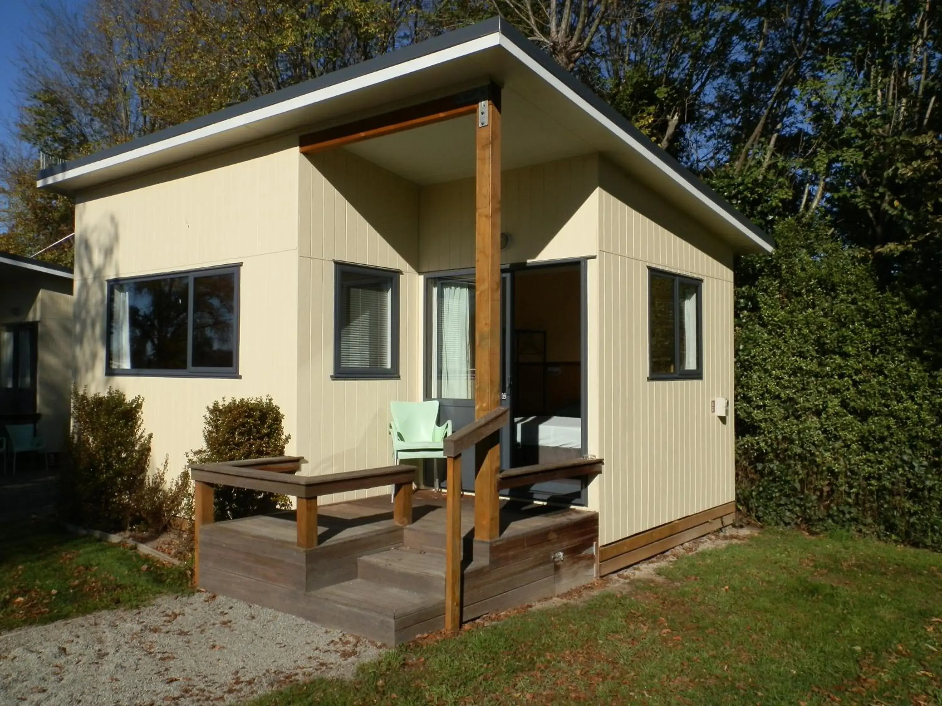 Super Standard Cabin with Shared Bathroom in Timaru TOP 10 Holiday Park Super Standard Cabin with Shared Bathroom in Timaru TOP 10 Holiday Park