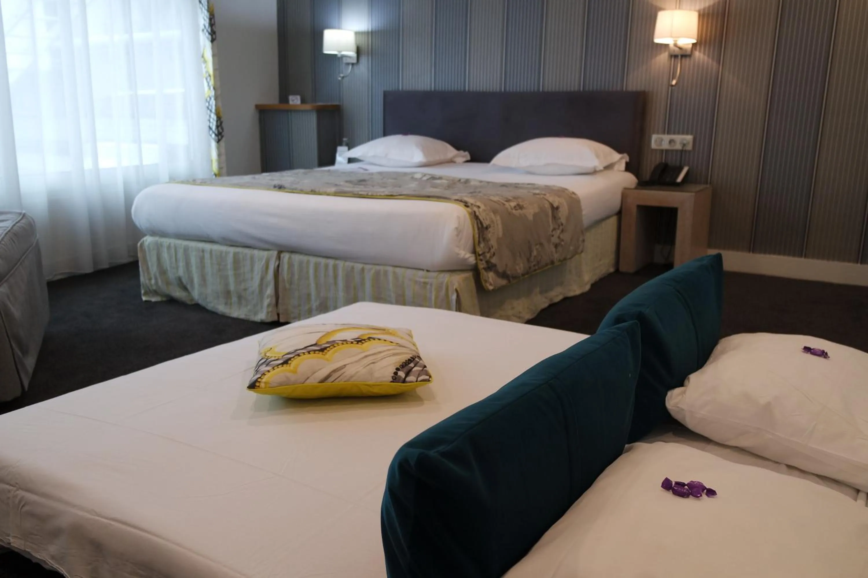 Bedroom, Bed in Grand Hôtel d'Orléans