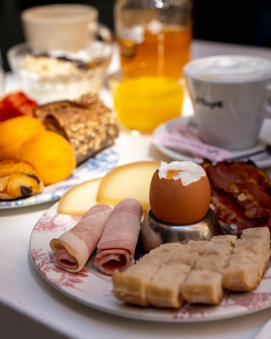 Breakfast in Grand Hôtel d'Orléans