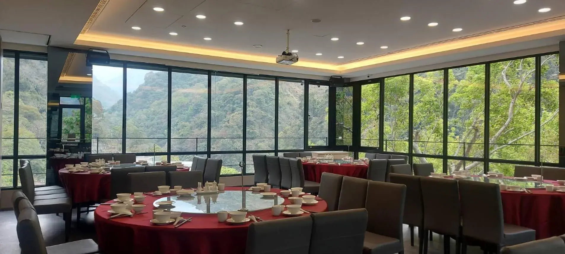 Restaurant/places to eat in Tangyue Resort Restaurant/places to eat in Tangyue Resort