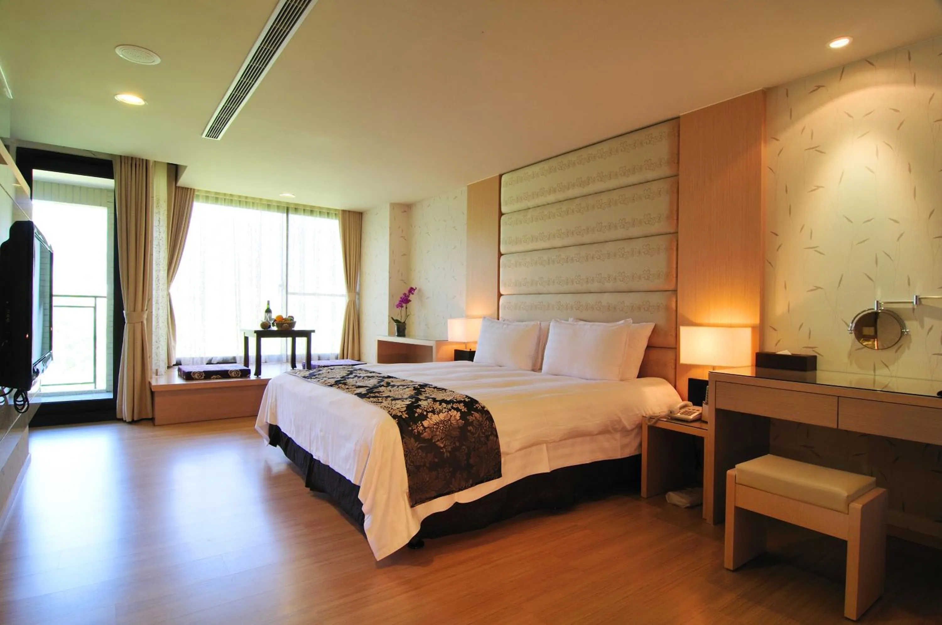 Bed in Tai-Yi Red Maple Resort