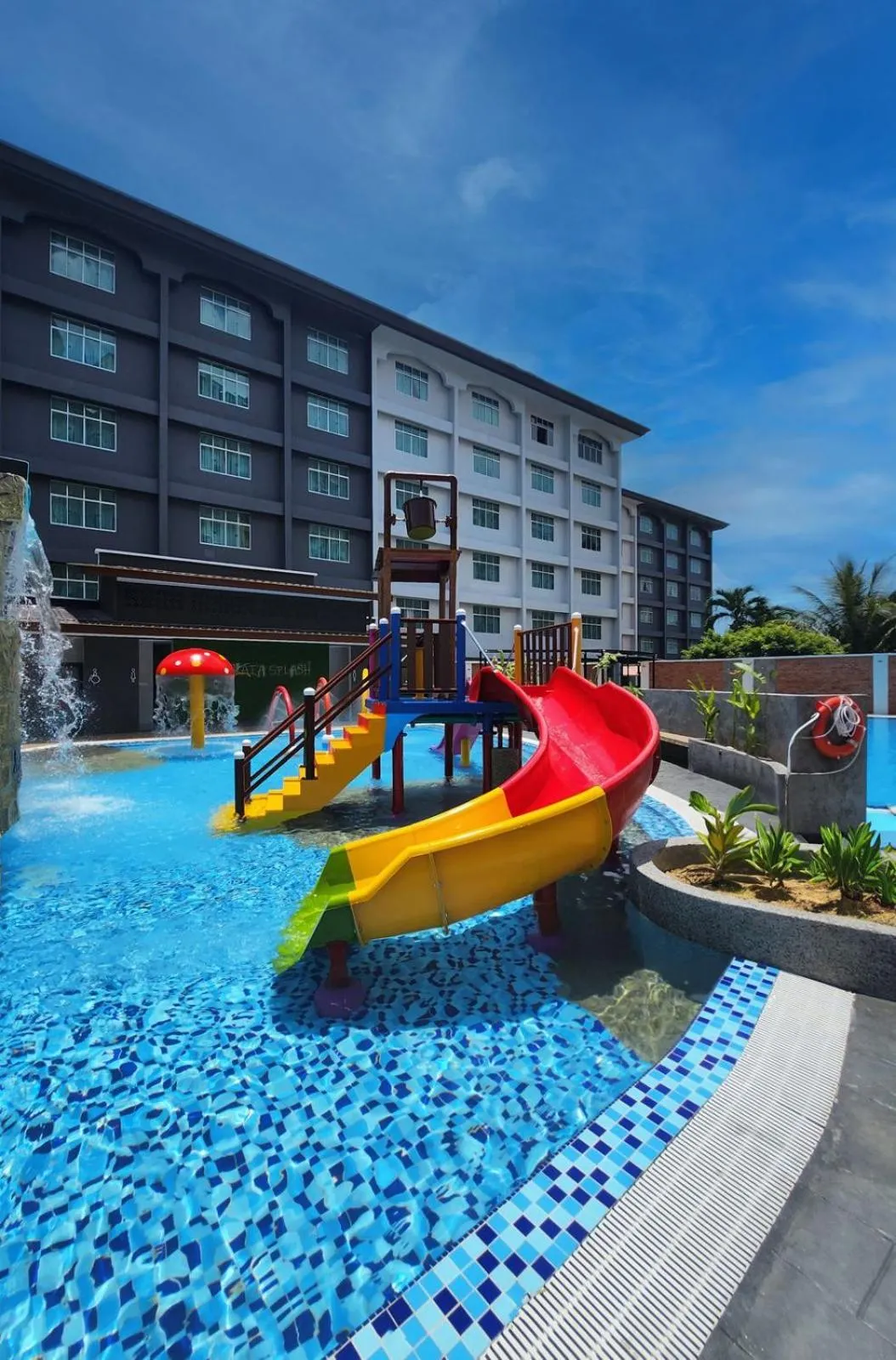 Swimming pool in Raia Inn Penang