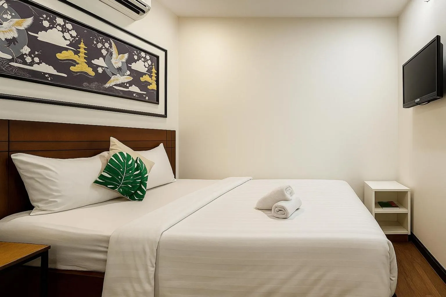 Bed in Vintage Park View Hotel & Spa - Hoang Phi