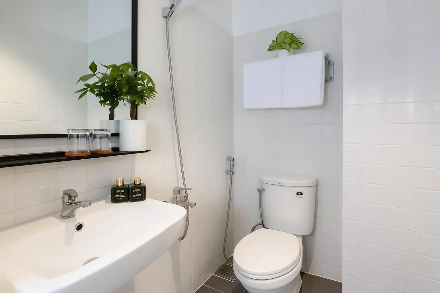 Shower in Vintage Park View Hotel & Spa - Hoang Phi Shower in Vintage Park View Hotel & Spa - Hoang Phi