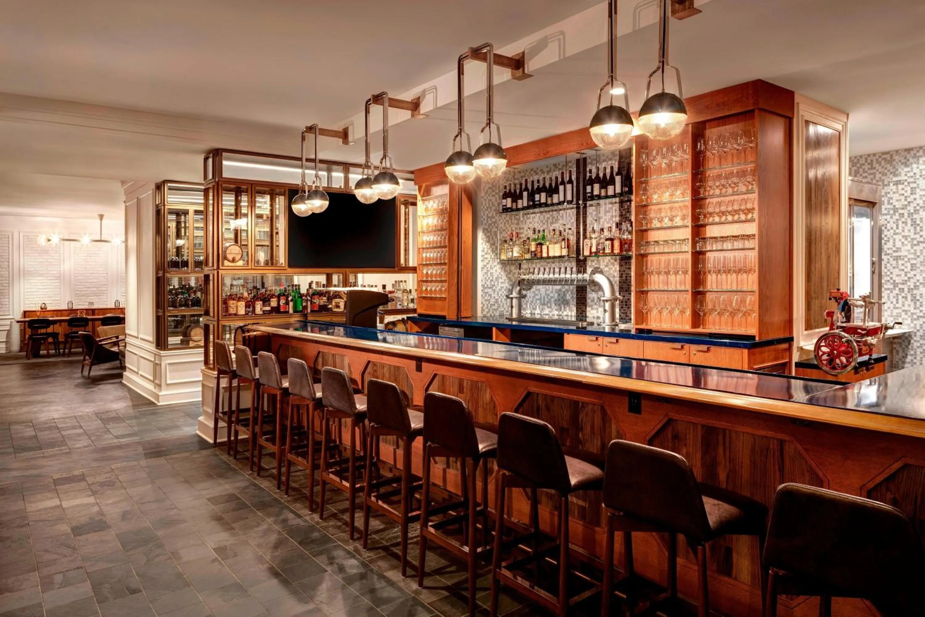 Lounge or bar in Le Meridien Indianapolis