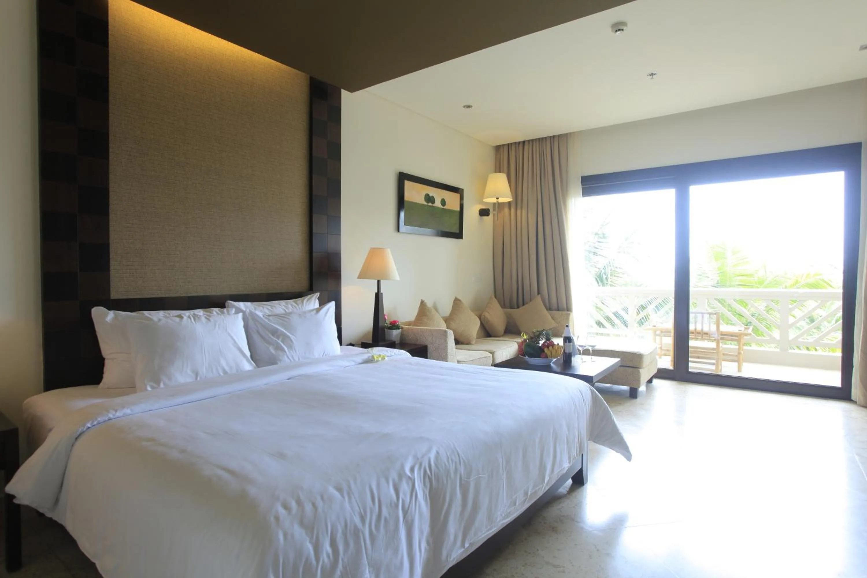 Garden view, Bed in Olalani Resort & Condotel