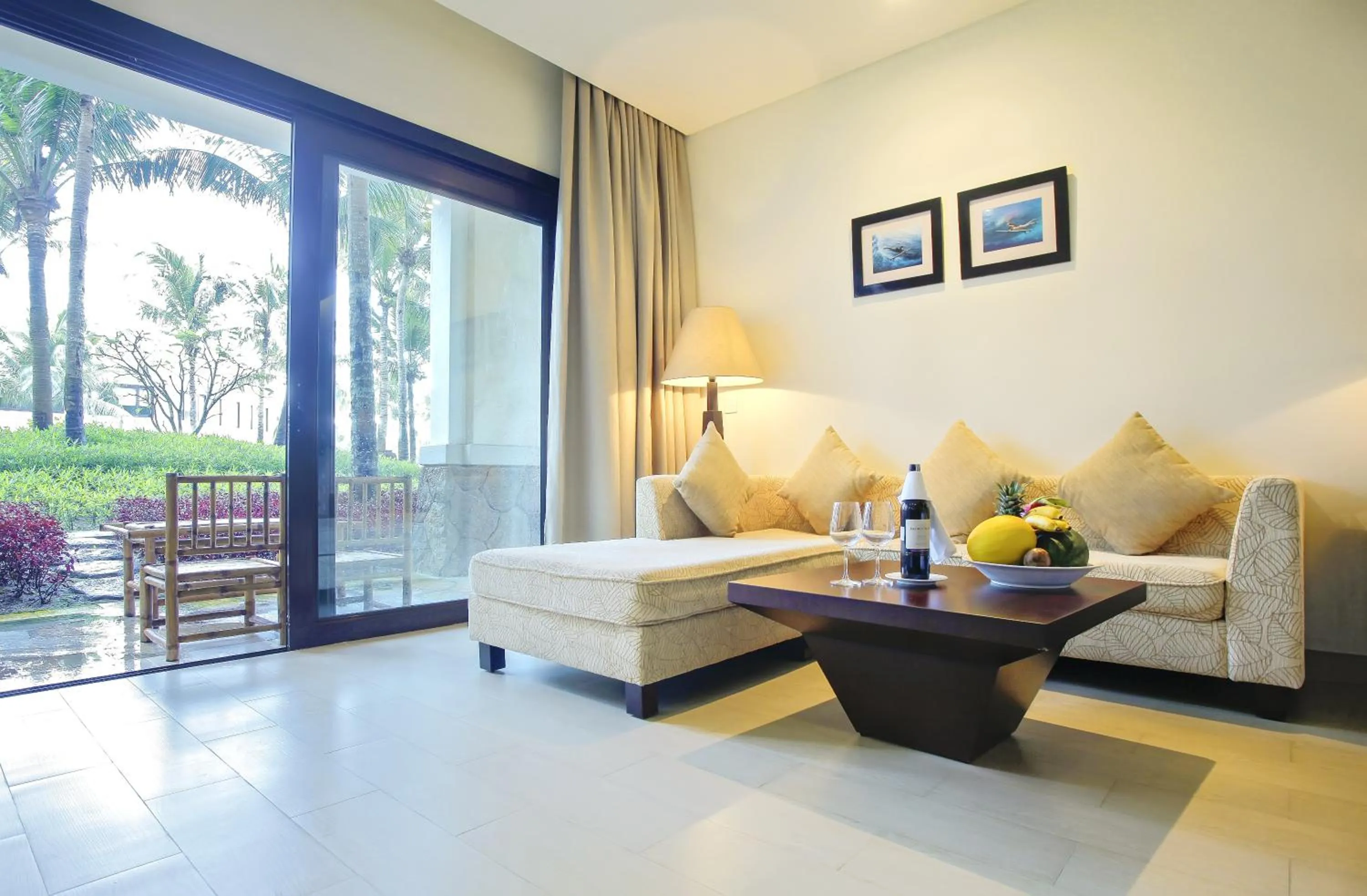 Seating area in Olalani Resort & Condotel