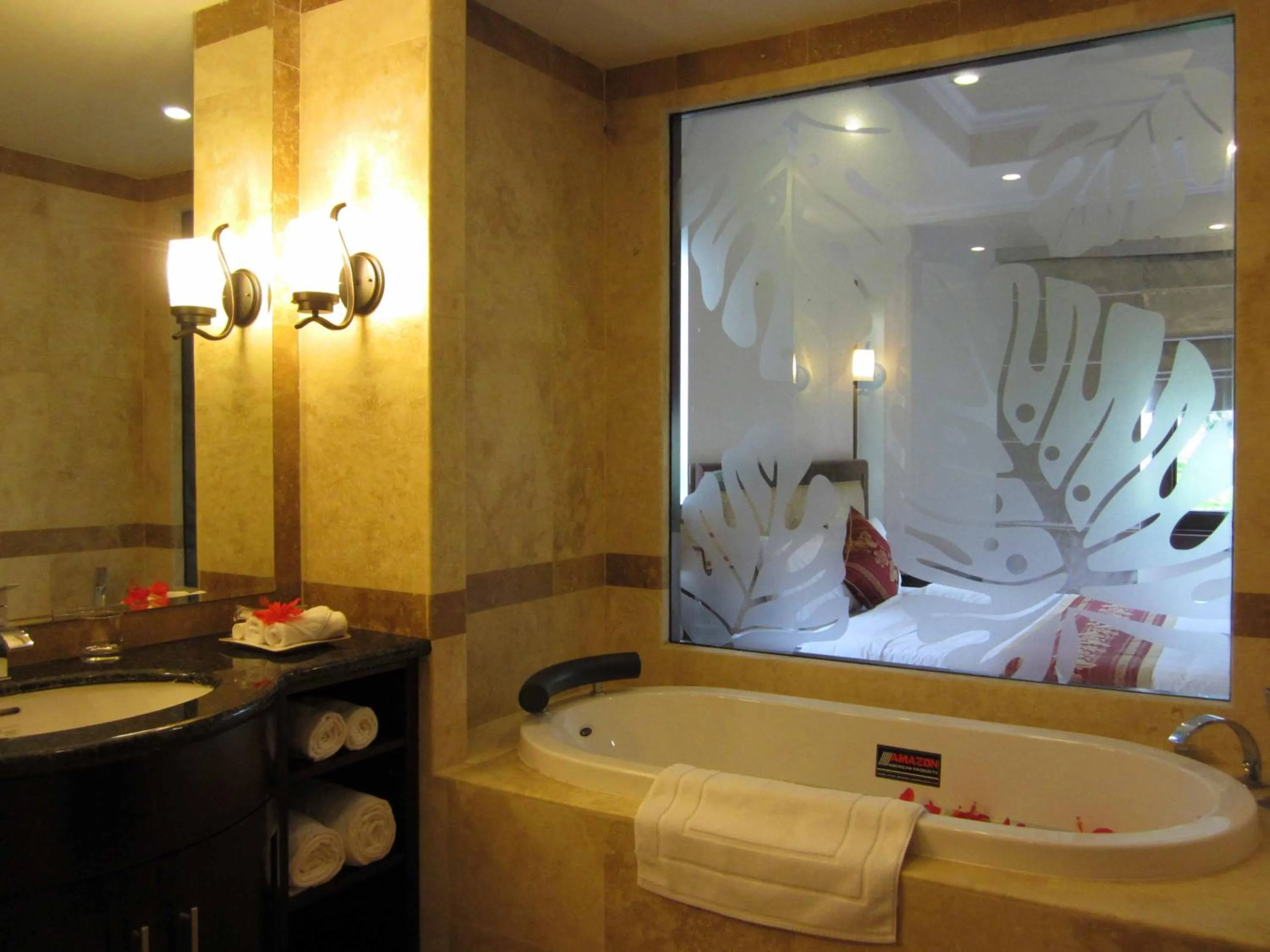 Bathroom, Bed in Olalani Resort & Condotel