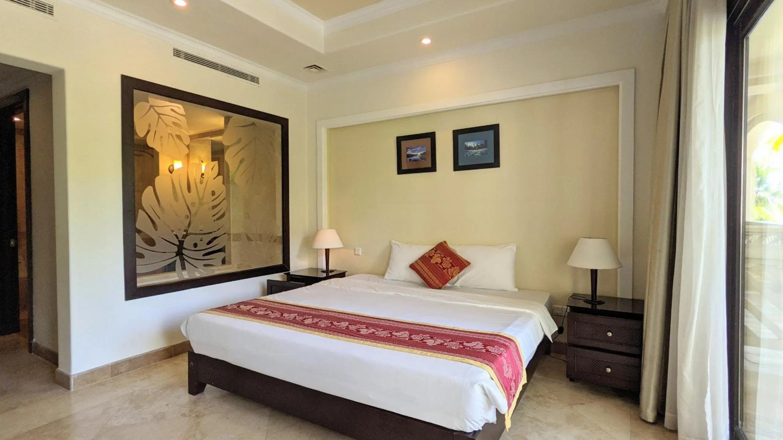 Bed in Olalani Resort & Condotel