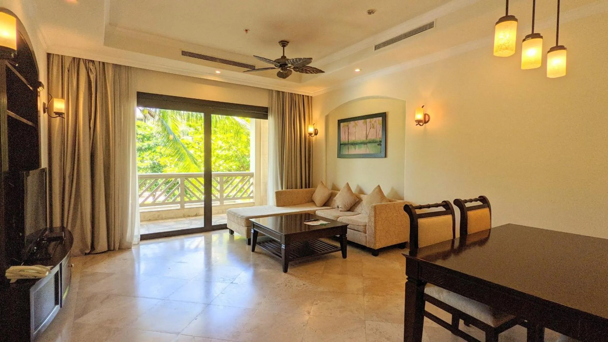 Living room in Olalani Resort & Condotel