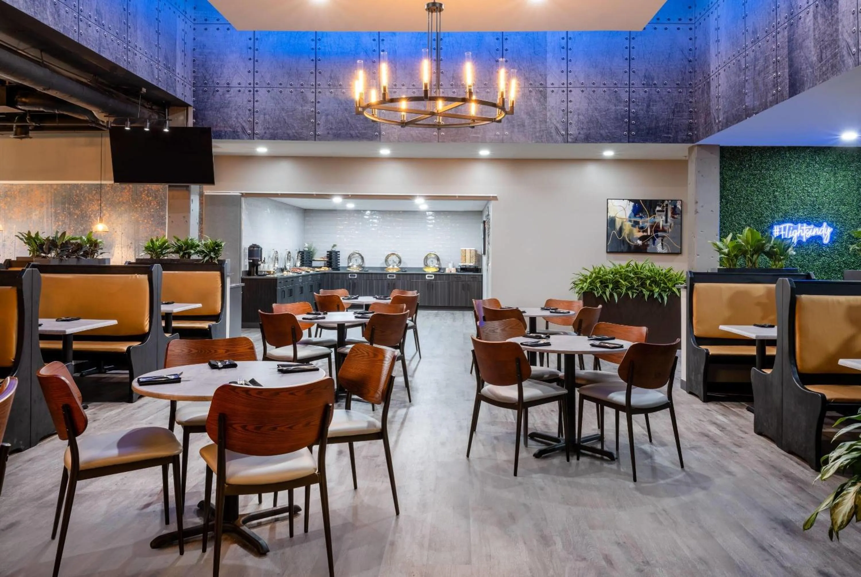 Restaurant/places to eat in Wyndham Indianapolis Airport