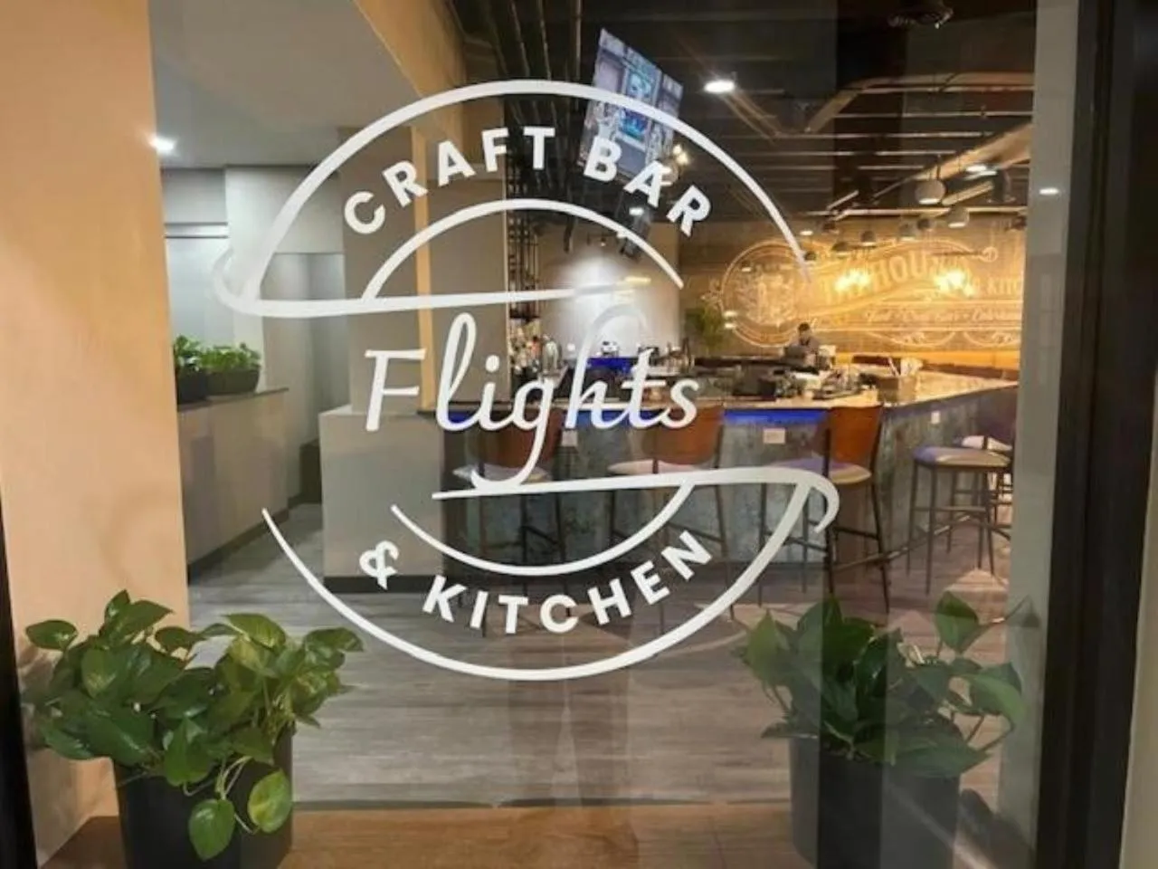 Restaurant/places to eat in Wyndham Indianapolis Airport