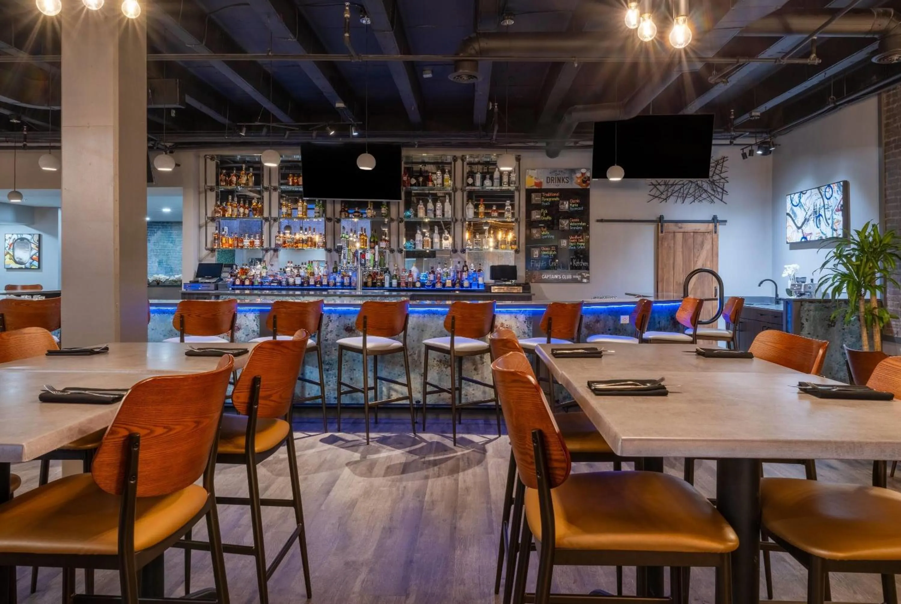 Restaurant/places to eat in Wyndham Indianapolis Airport