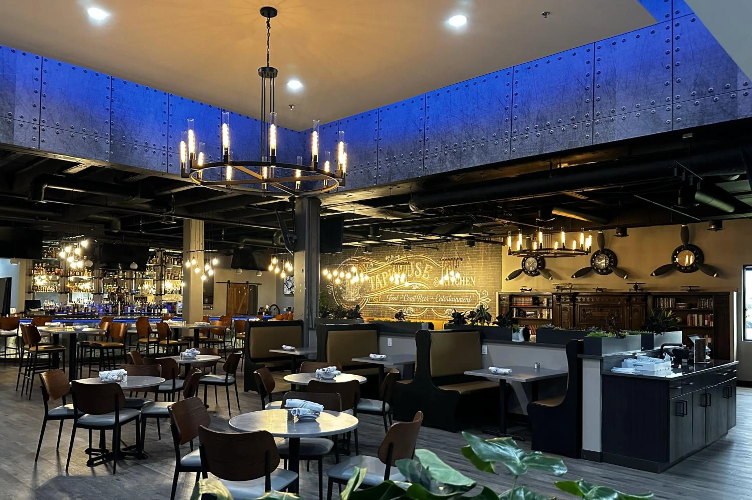 Property building in Wyndham Indianapolis Airport