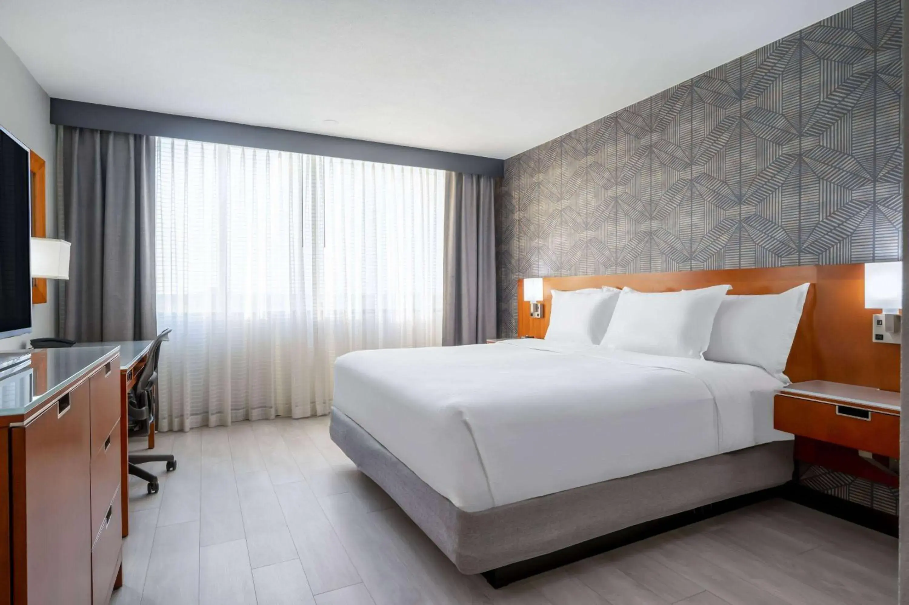 Premier King Room in Wyndham Indianapolis Airport Premier King Room in Wyndham Indianapolis Airport