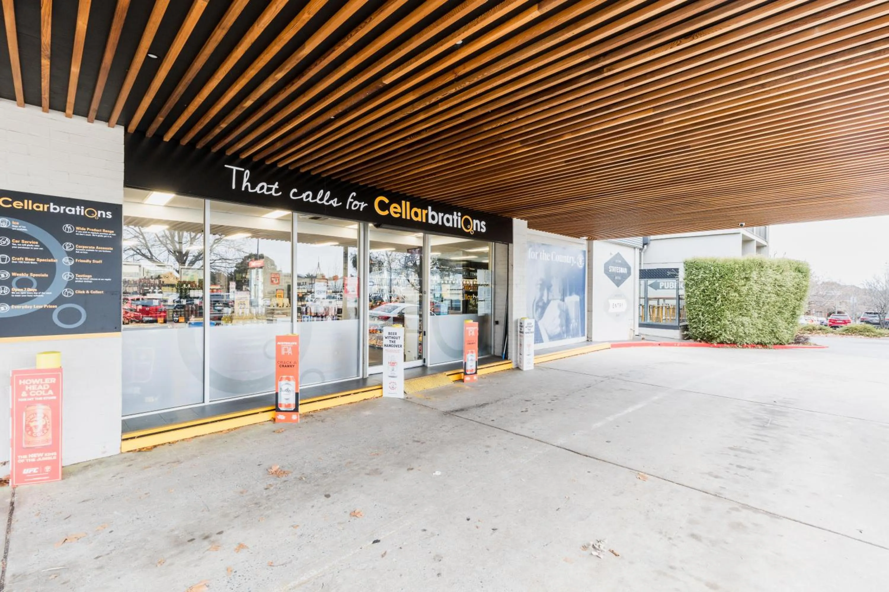 Food and drinks in Statesman Hotel