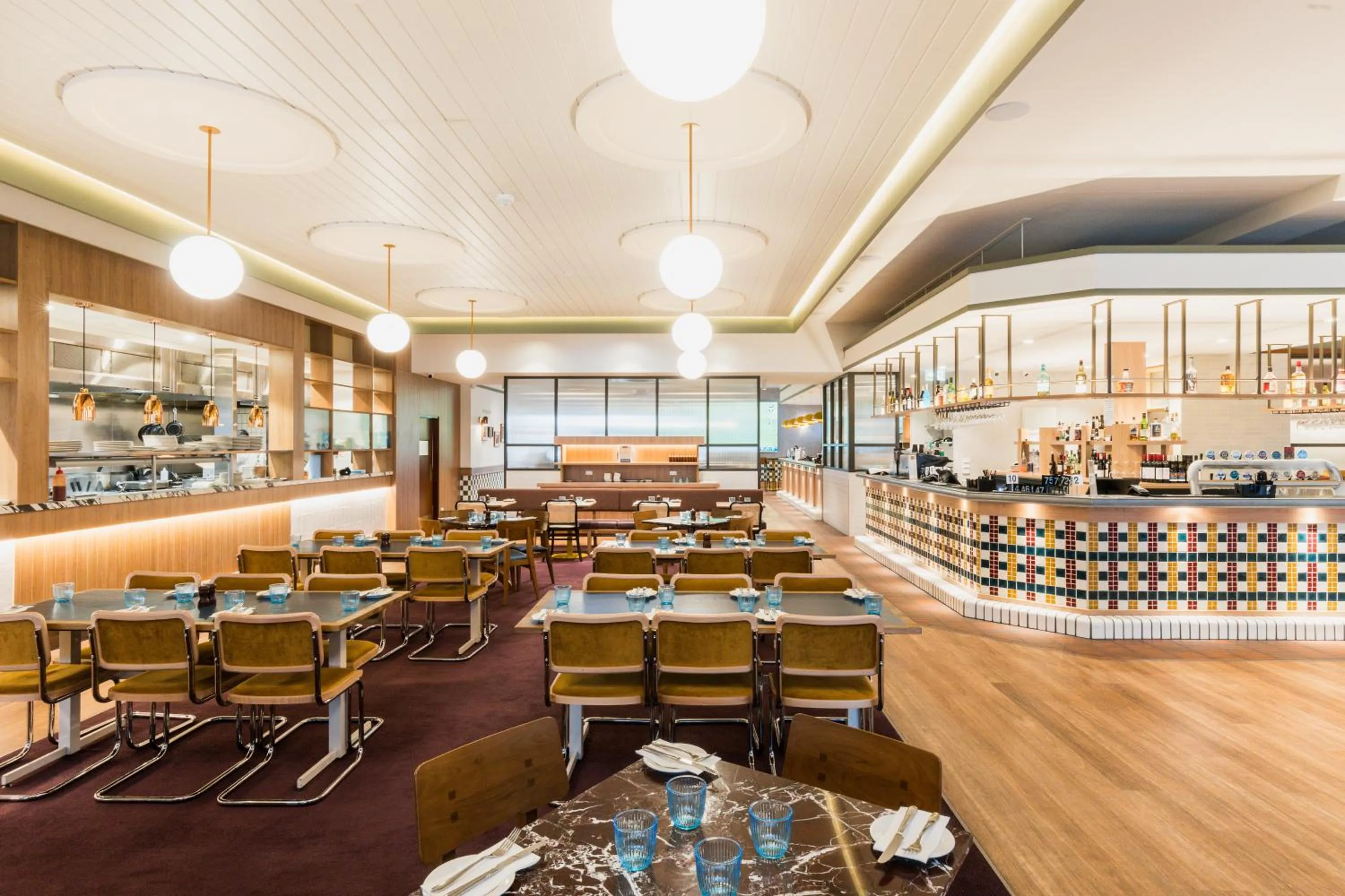 Restaurant/places to eat in Statesman Hotel