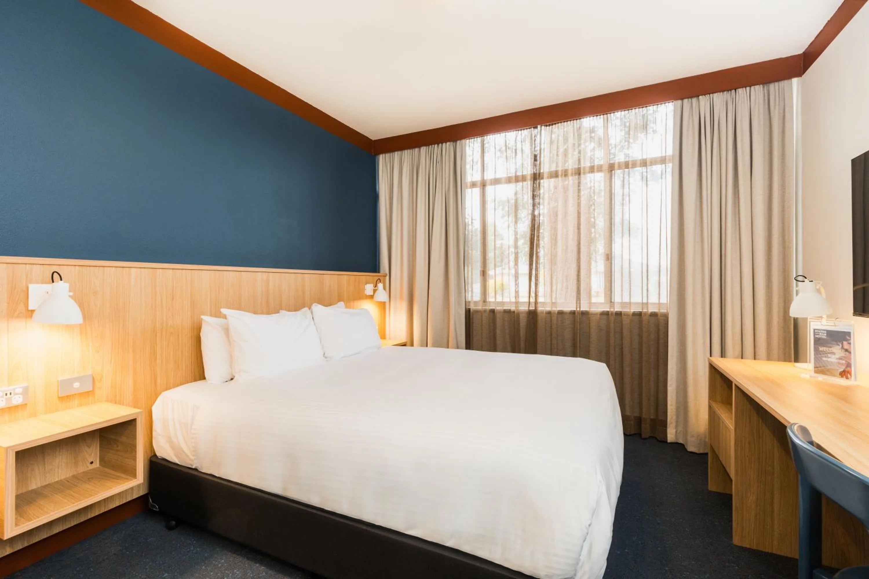 Bed in Statesman Hotel