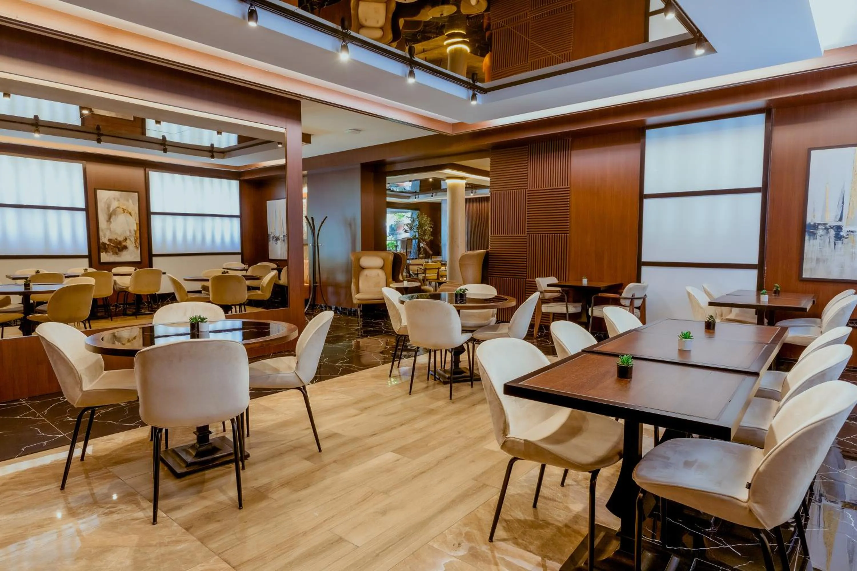 Restaurant/places to eat in Nobel Gallery Hotel