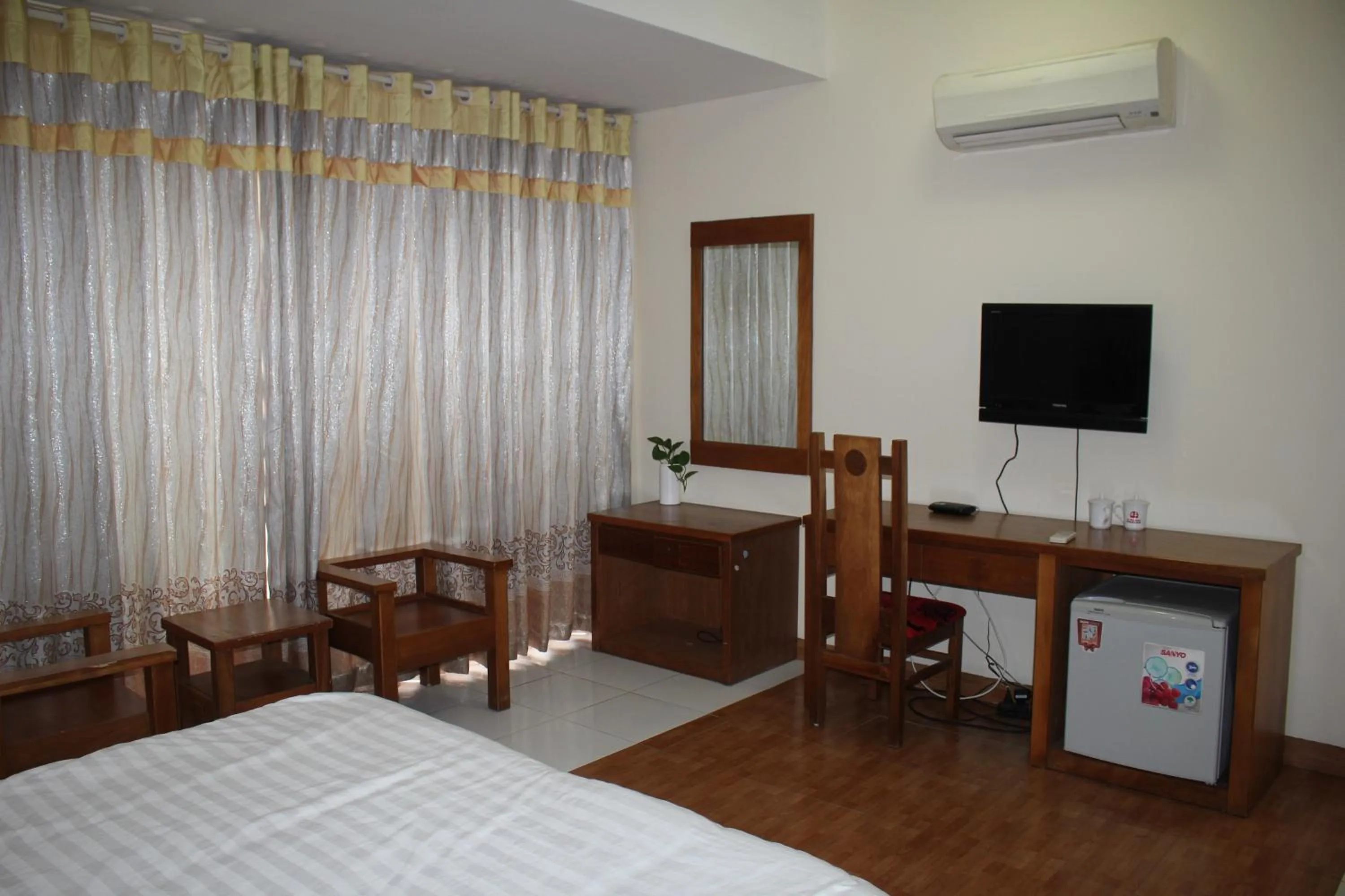 TV and multimedia, Bed in An Phú Motel