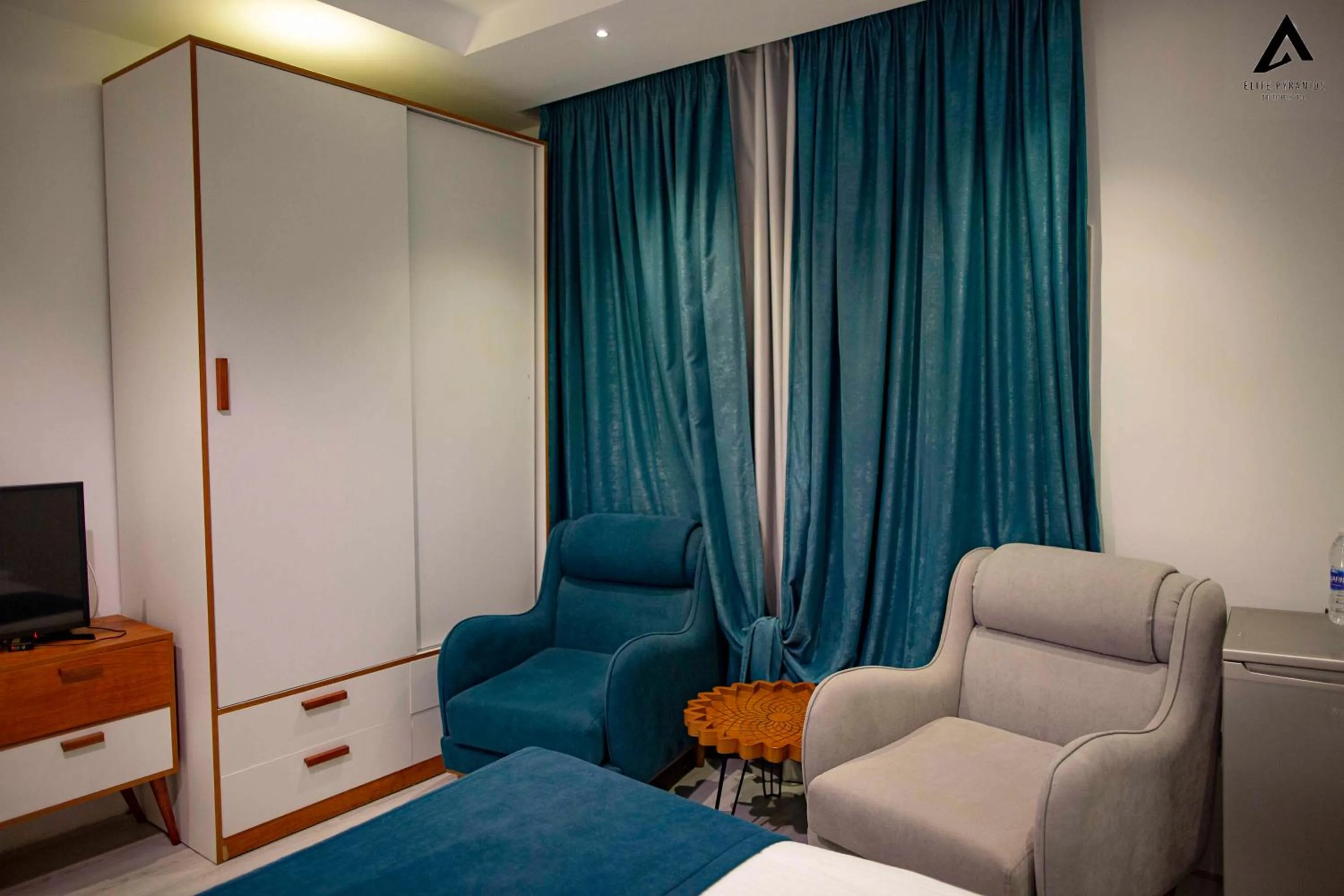 TV and multimedia in Elite Pyramids Boutique Hotel