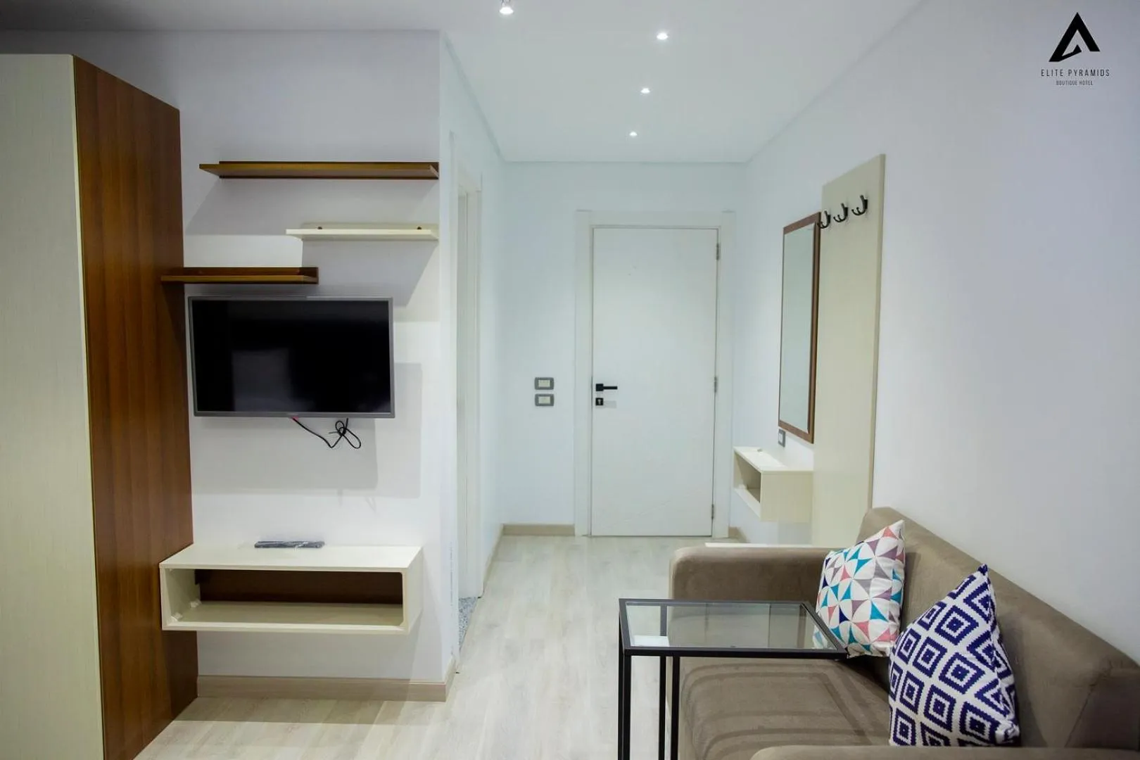 TV and multimedia in Elite Pyramids Boutique Hotel